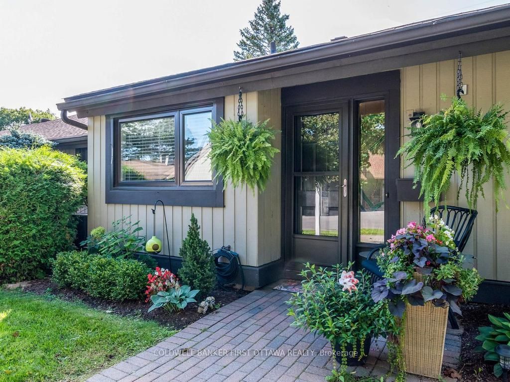 12 Kittansett Court, Stittsville - Munster - Richmond, ON K2S 1B9 photo 2