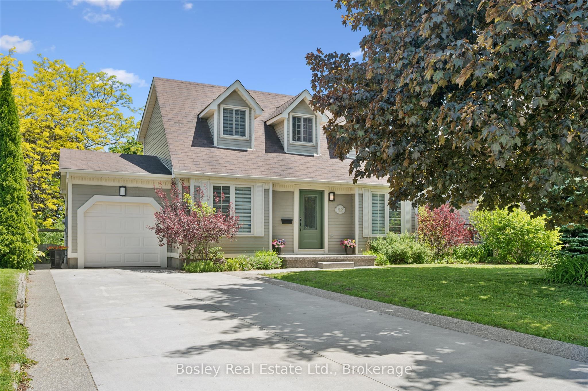 52 Stirling MacGregor Drive, Cambridge, ON N1S 4N5 photo 2