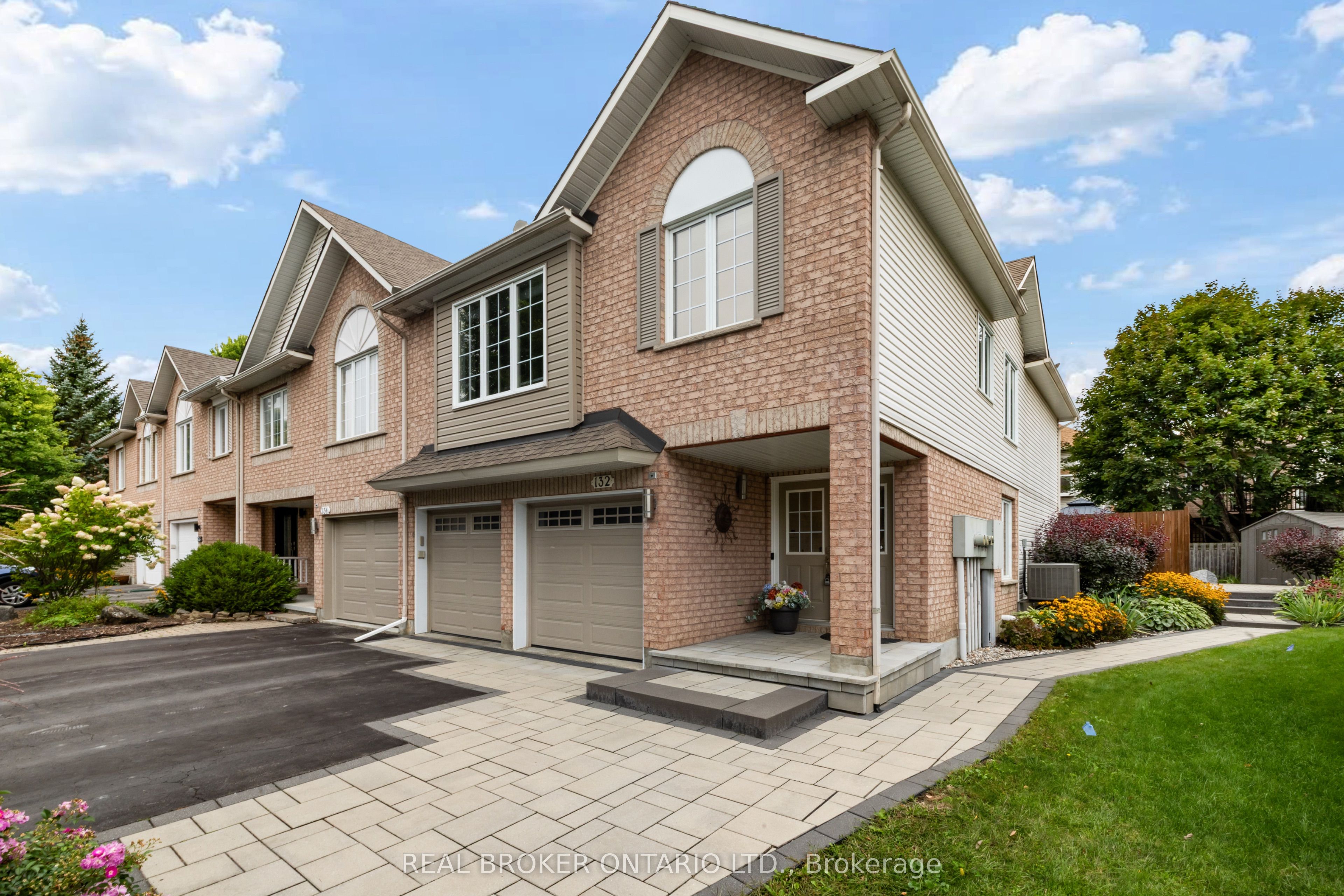 132 Macassa Circle, Kanata, ON K2T 1J9 photo 2