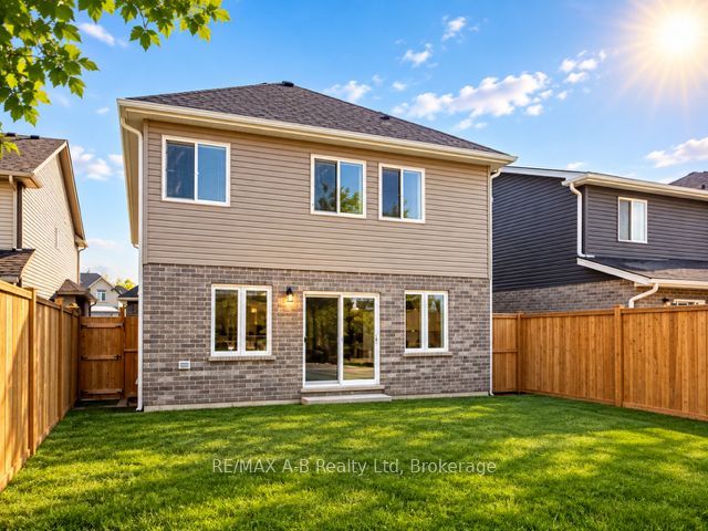 45 ROBERTSON Drive, Stratford, ON N5A 0J6 photo 2