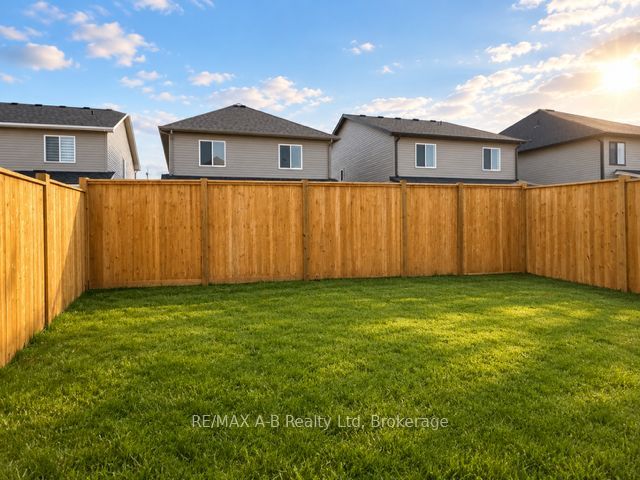 45 ROBERTSON Drive, Stratford, ON N5A 0J6 photo 3