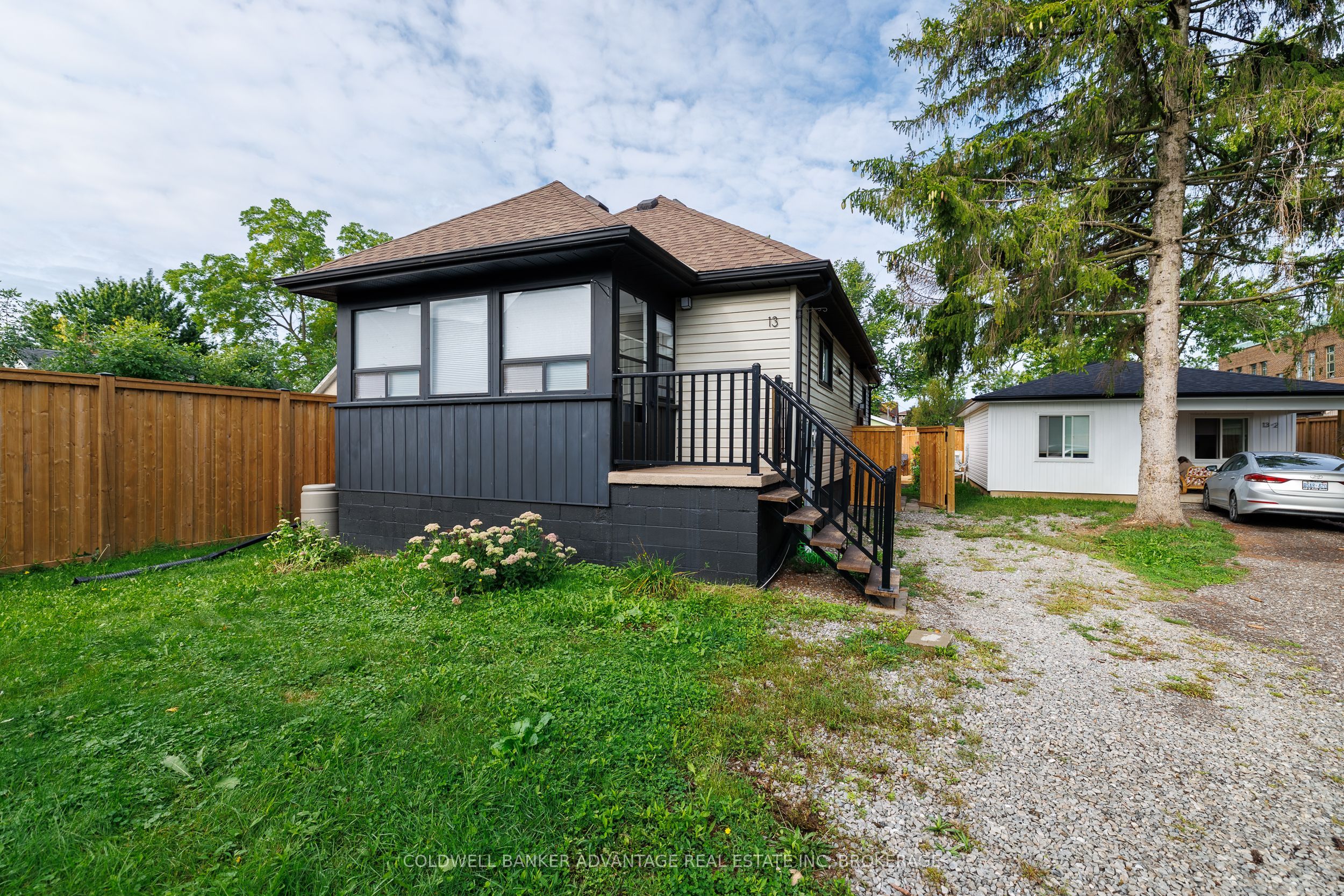 13/15 Duncan Street W, Welland, ON L3B 2C5 photo 3