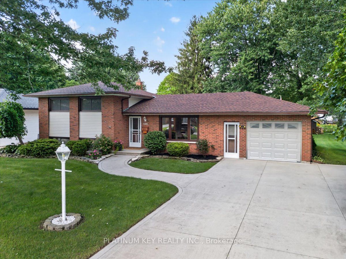 2392 London Street, Strathroy-Caradoc, ON N0L 1W0