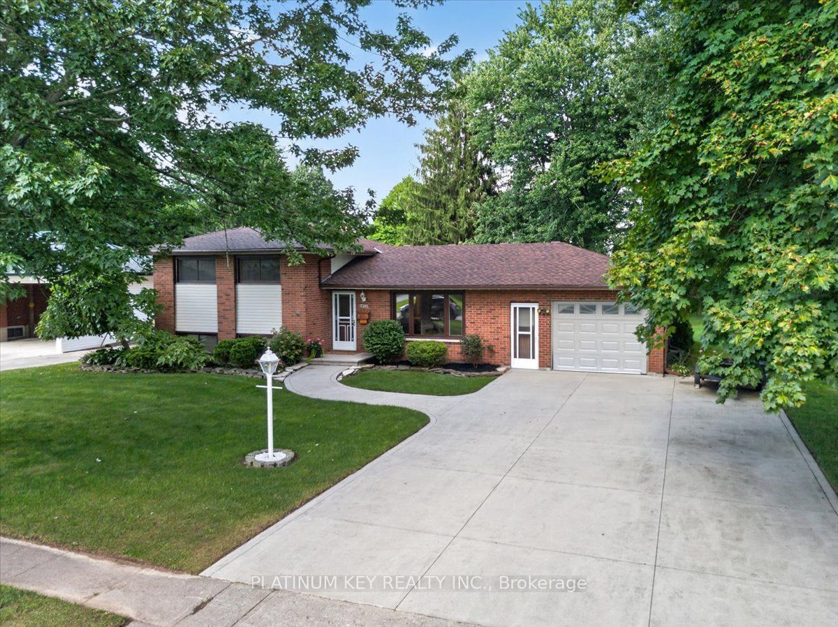 2392 London Street, Strathroy-Caradoc, ON N0L 1W0 photo 2