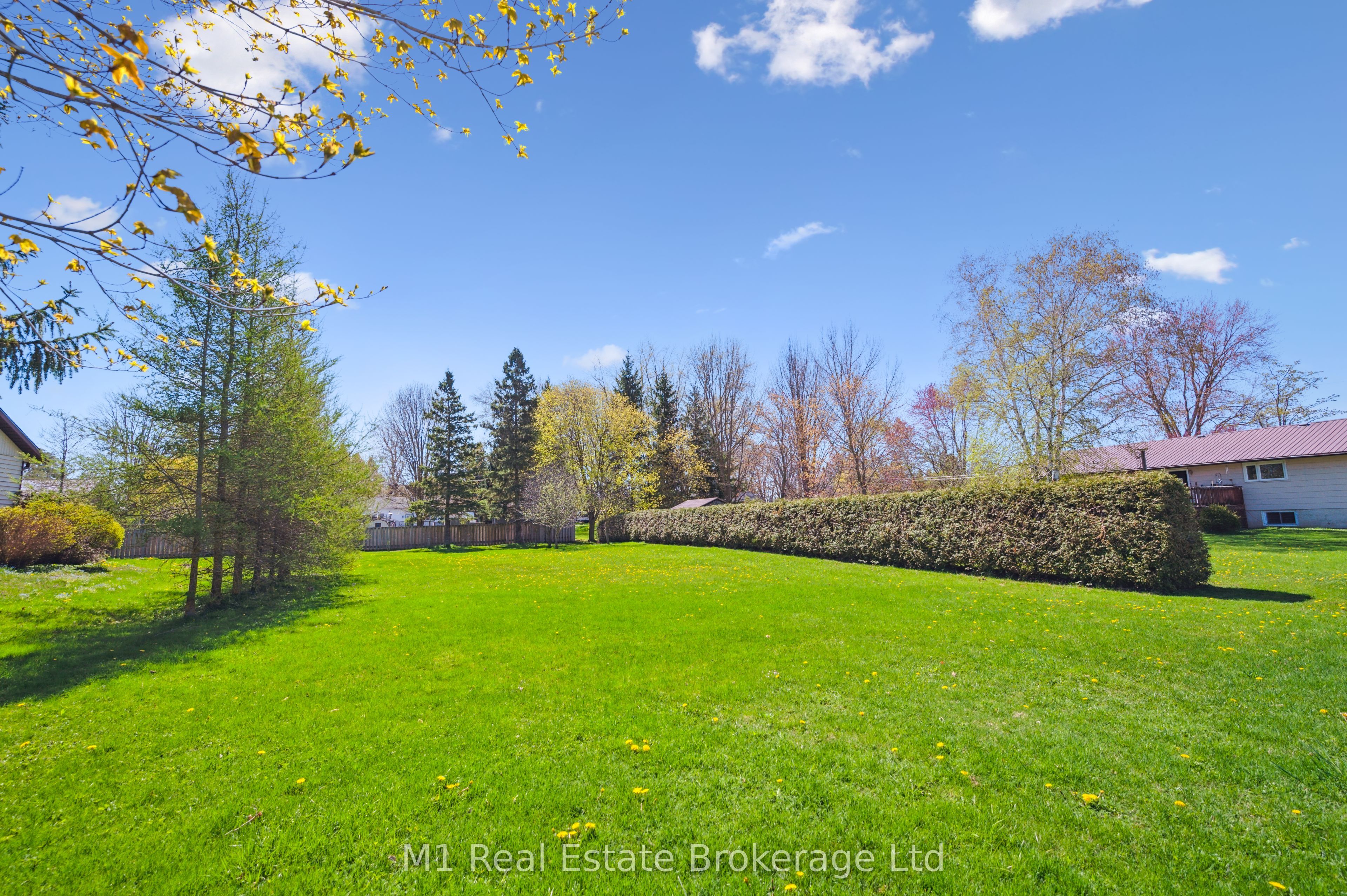 33 Geddes Street W, Minto, ON N0G 1M0