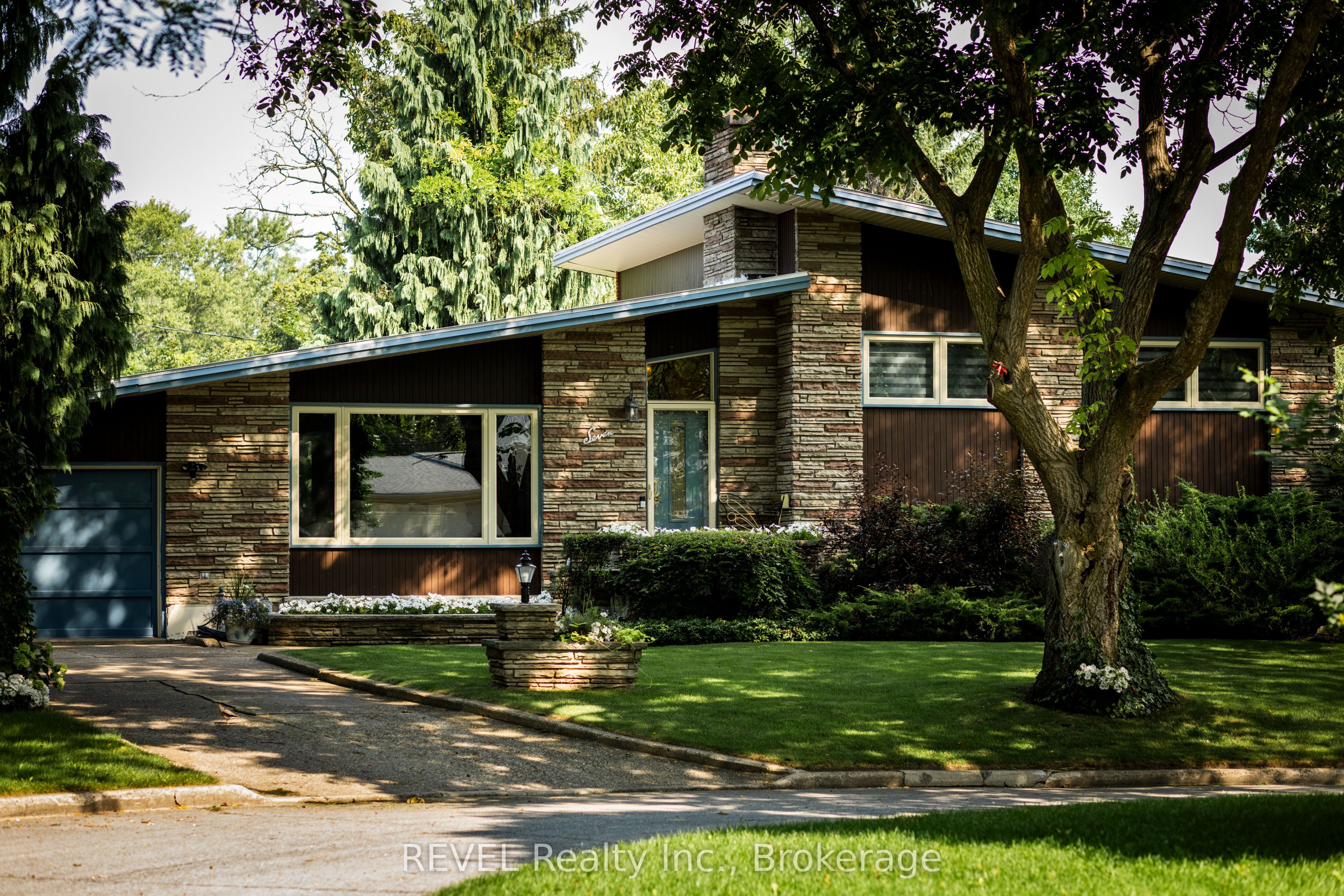 7 Glenayr Place, St. Catharines, ON L2T 2A2