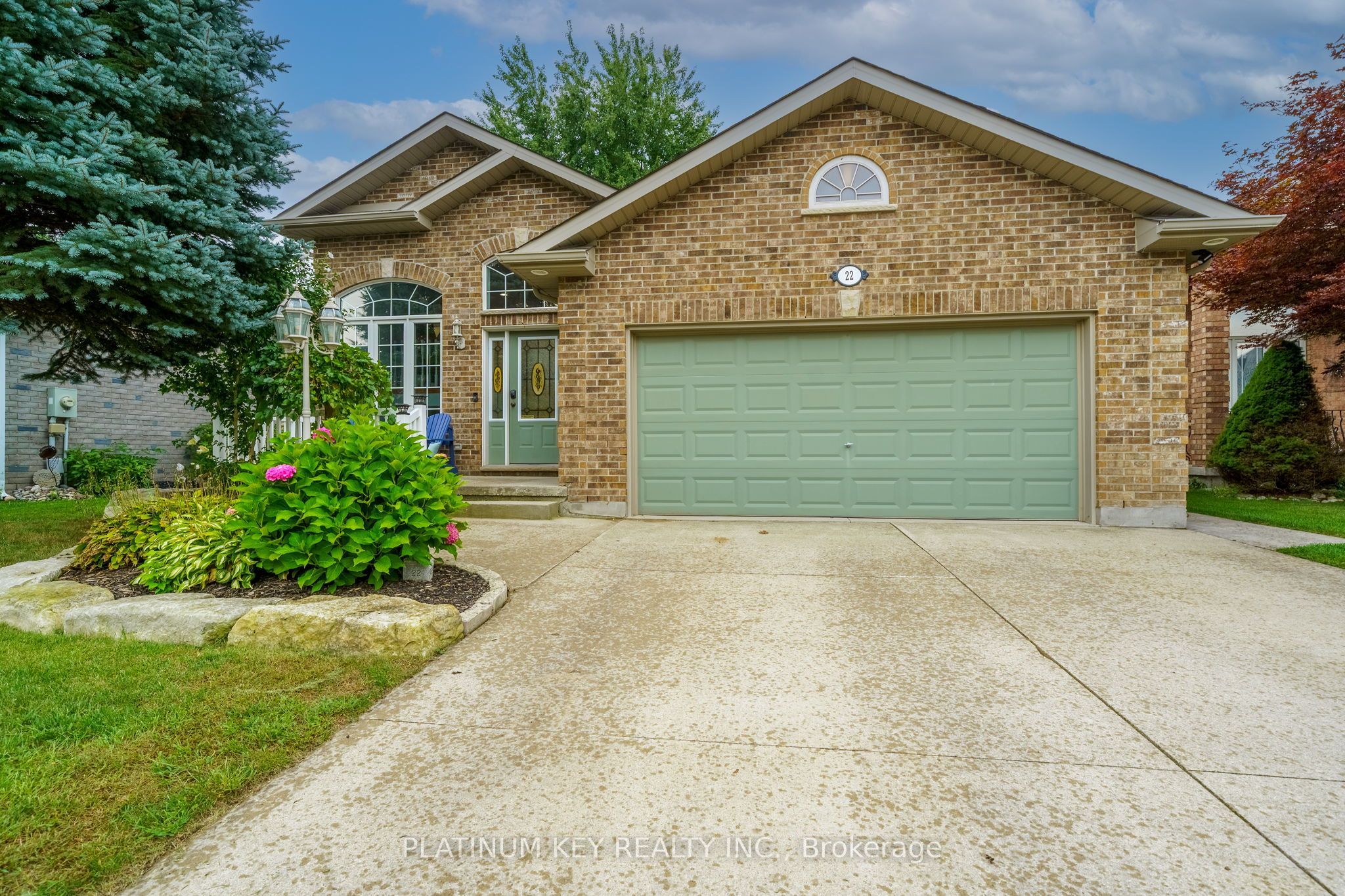 22 Ridge Street, Strathroy-Caradoc, ON N7G 4J9