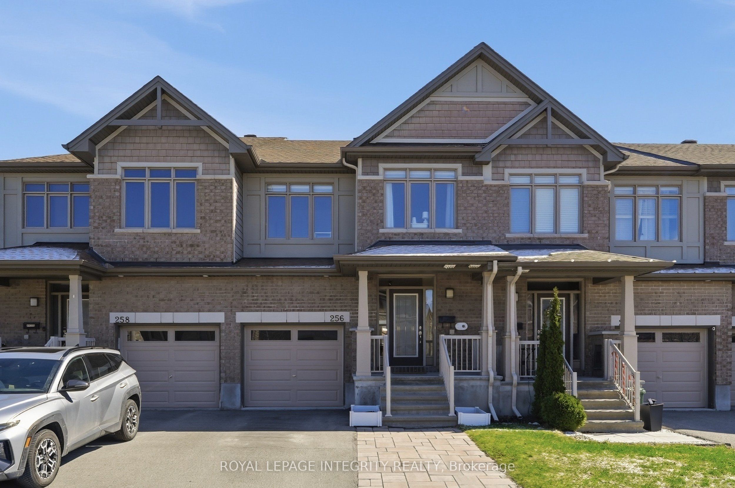 256 Gossamer Street, Orleans - Convent Glen and Area, ON K1W 0B2