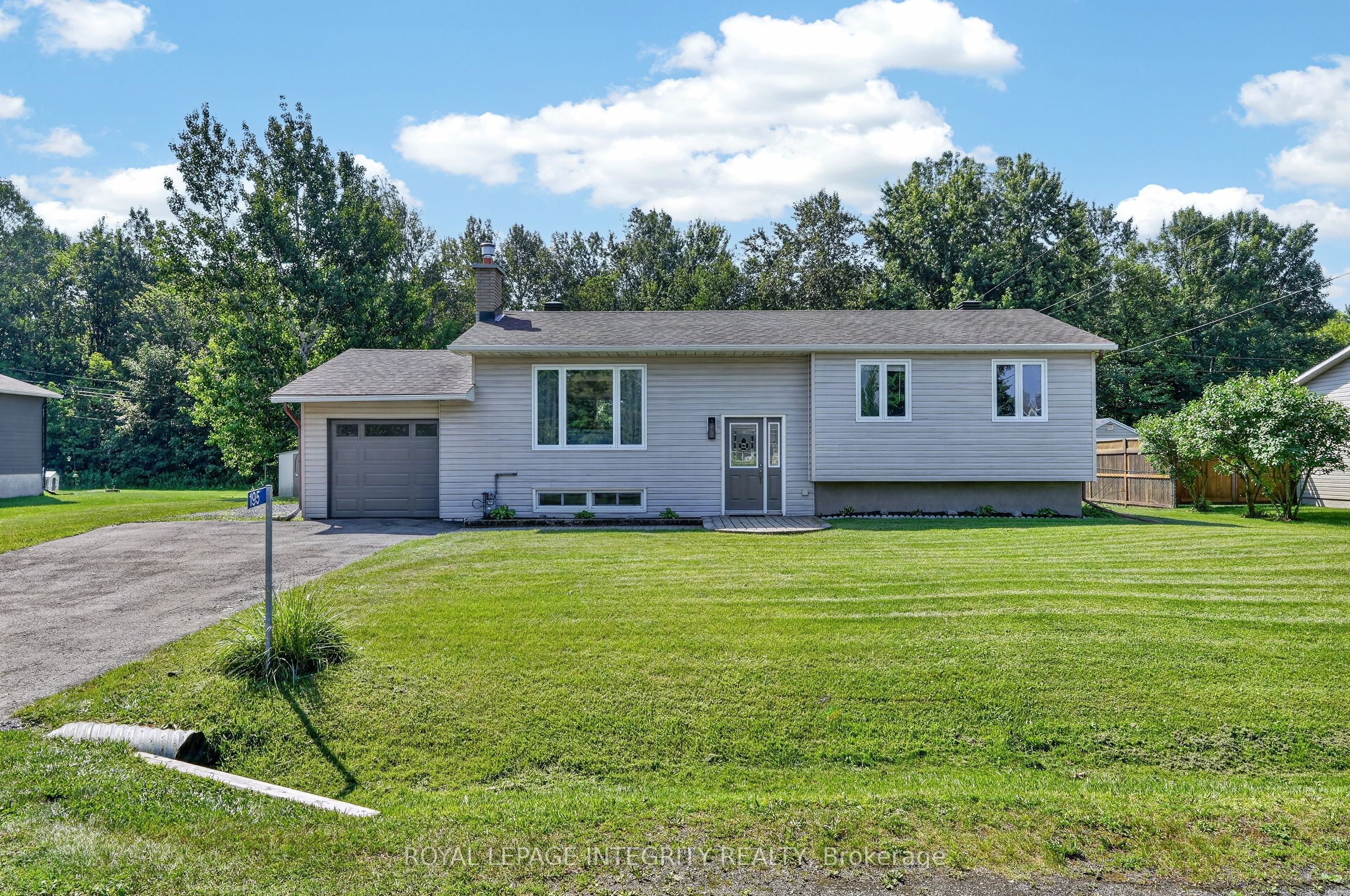 195 Francois Street, Orleans - Cumberland and Area, ON K4B 1J8