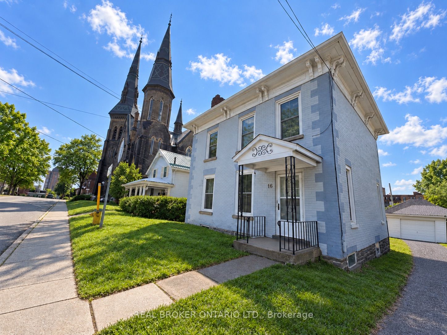 16 William Street 1, Brockville, ON K6V 4V2