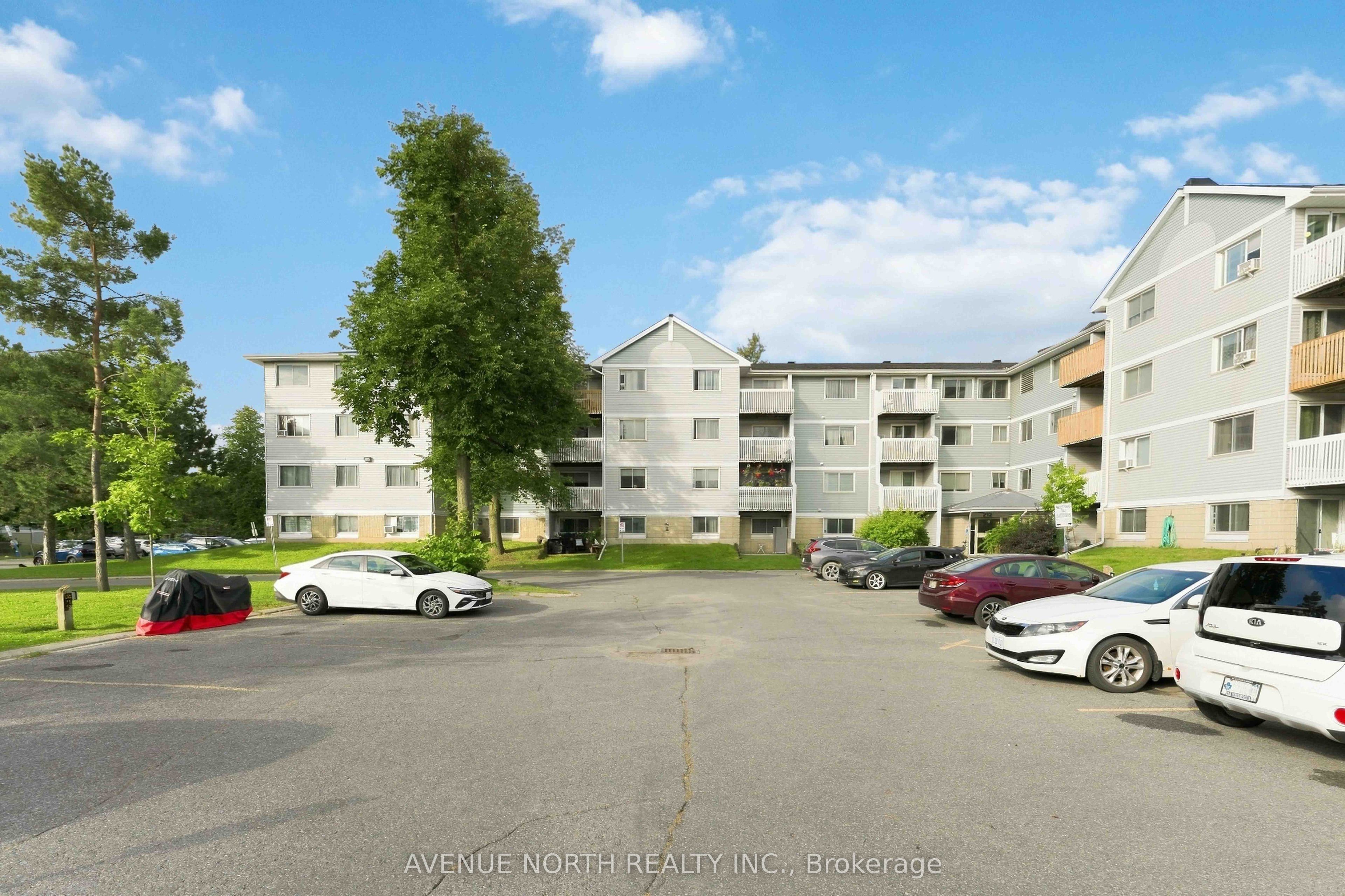 212 Viewmount Drive 210, Cityview - Parkwoods Hills - Rideau Shore, ON K2E 7X2 photo 2
