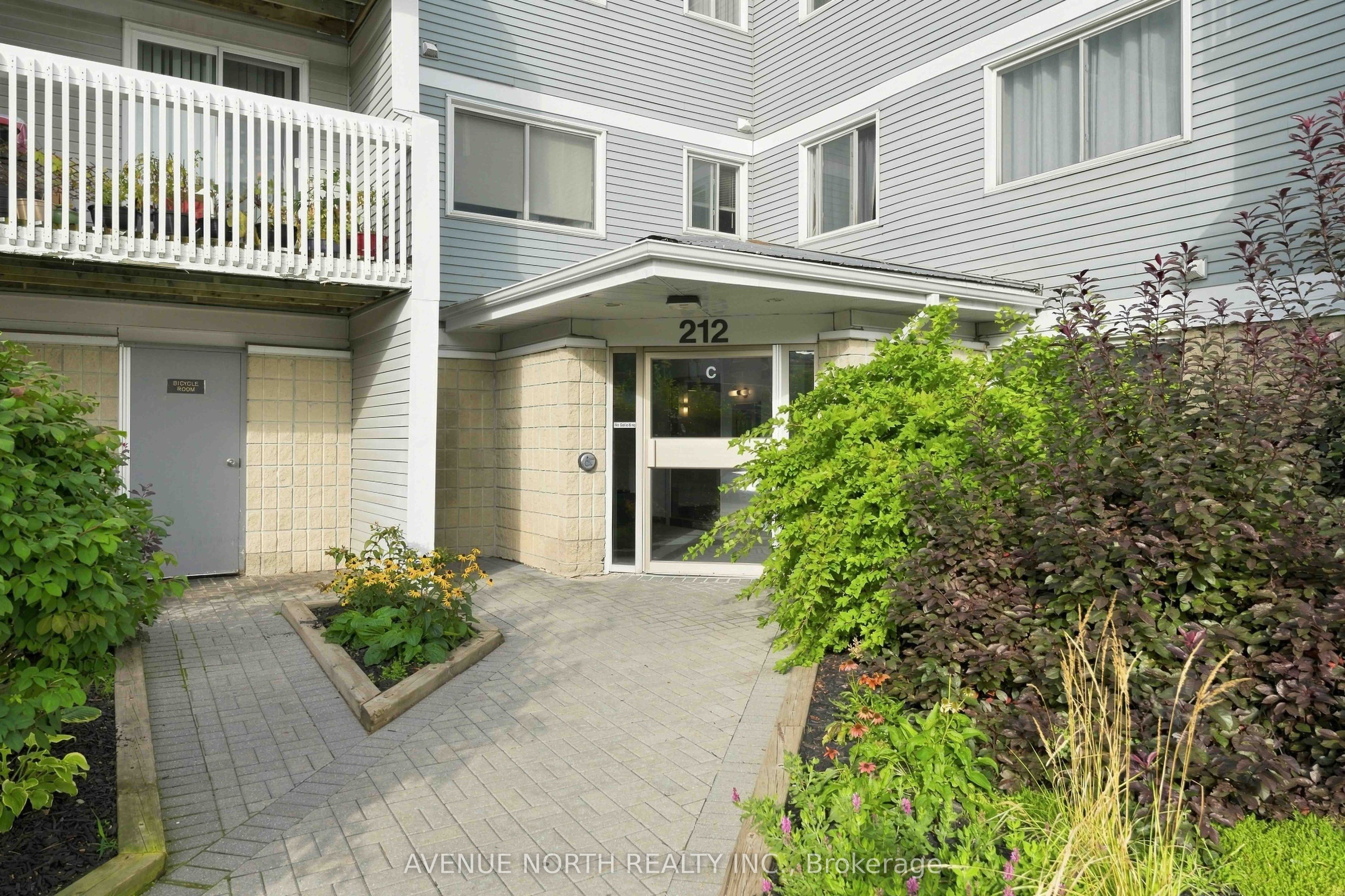 212 Viewmount Drive 210, Cityview - Parkwoods Hills - Rideau Shore, ON K2E 7X2 photo 3