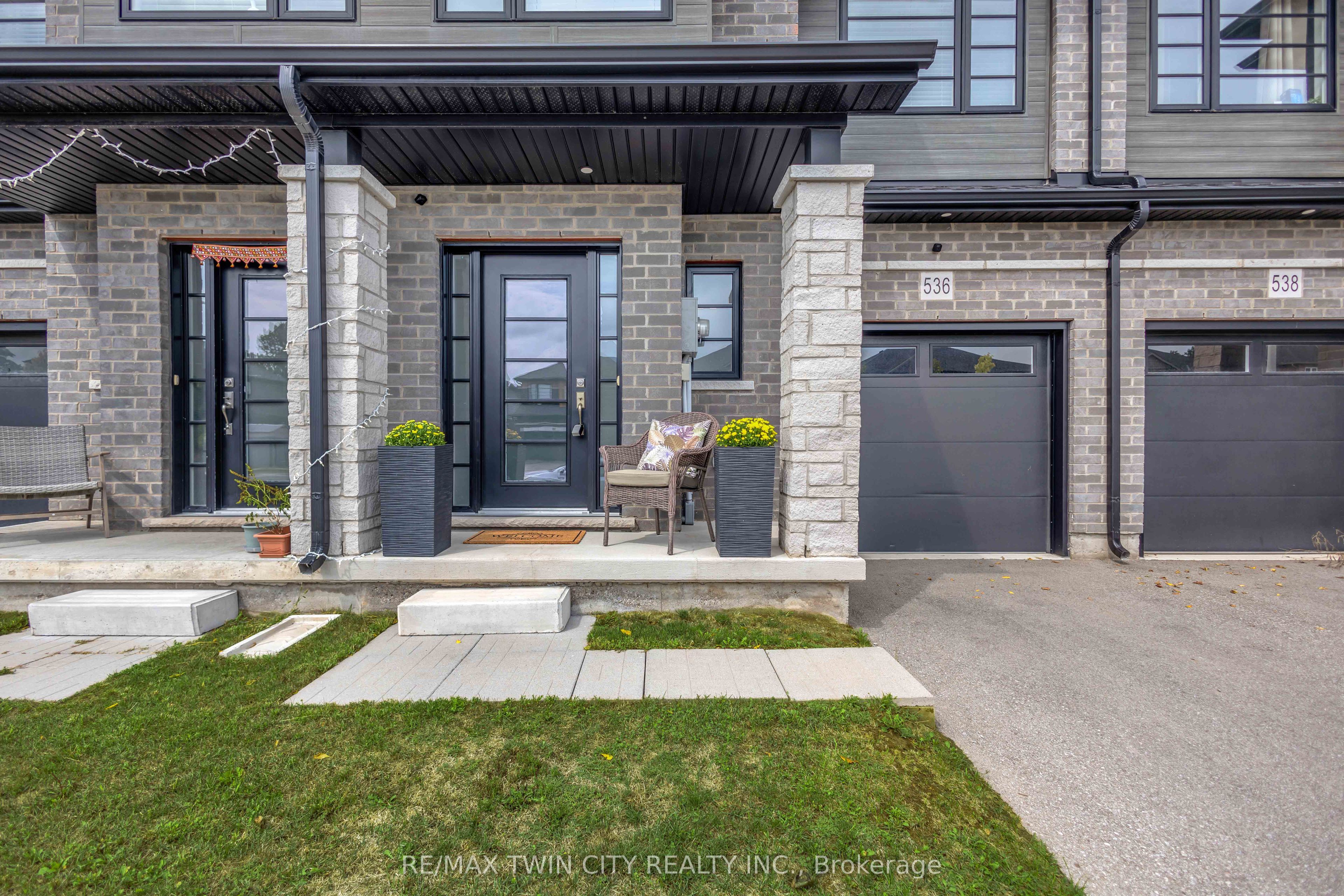 536 Grey Street, Brantford, ON N3S 0C3 photo 2