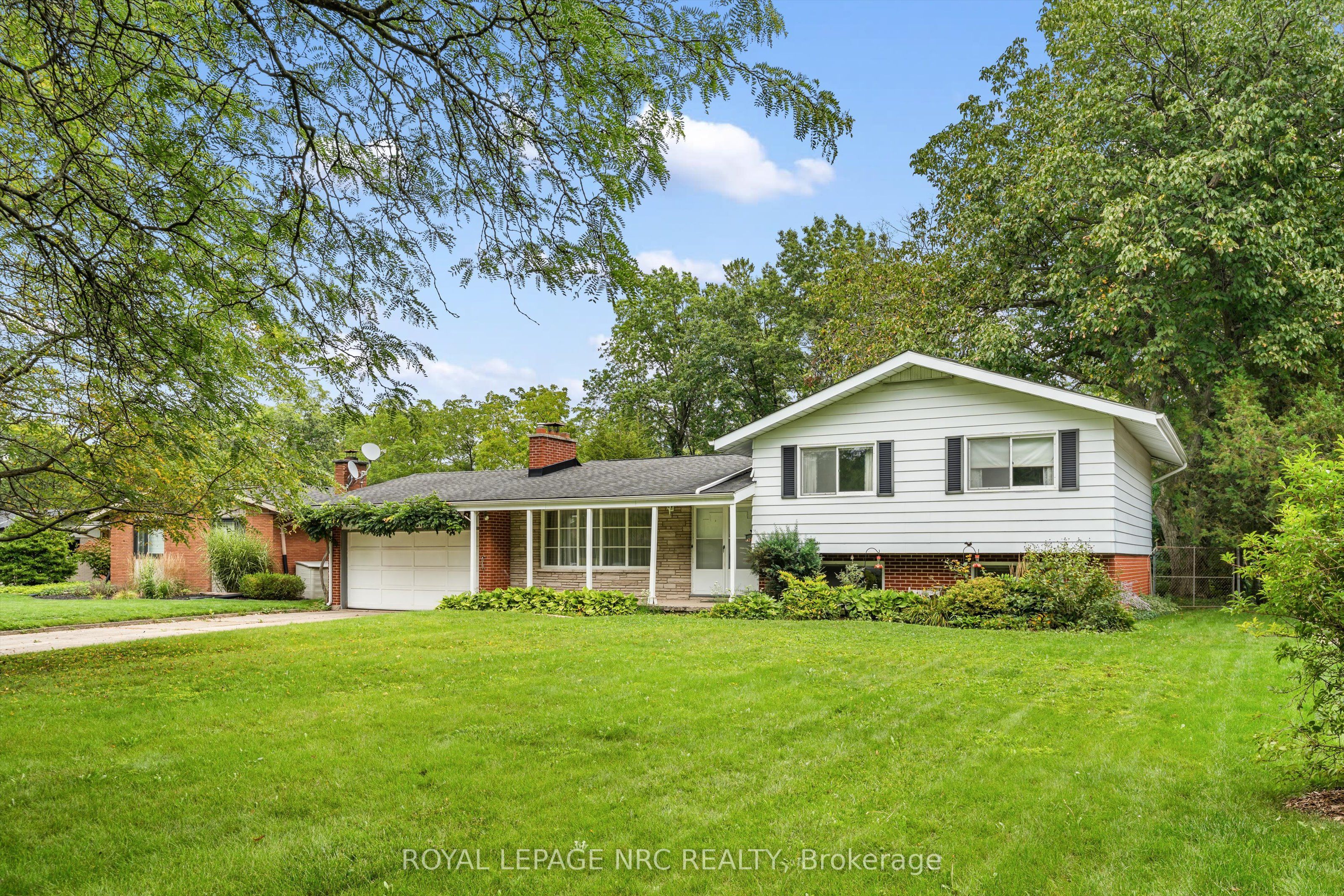 21 Parklane Crescent, St. Catharines, ON L2T 3T9 photo 2
