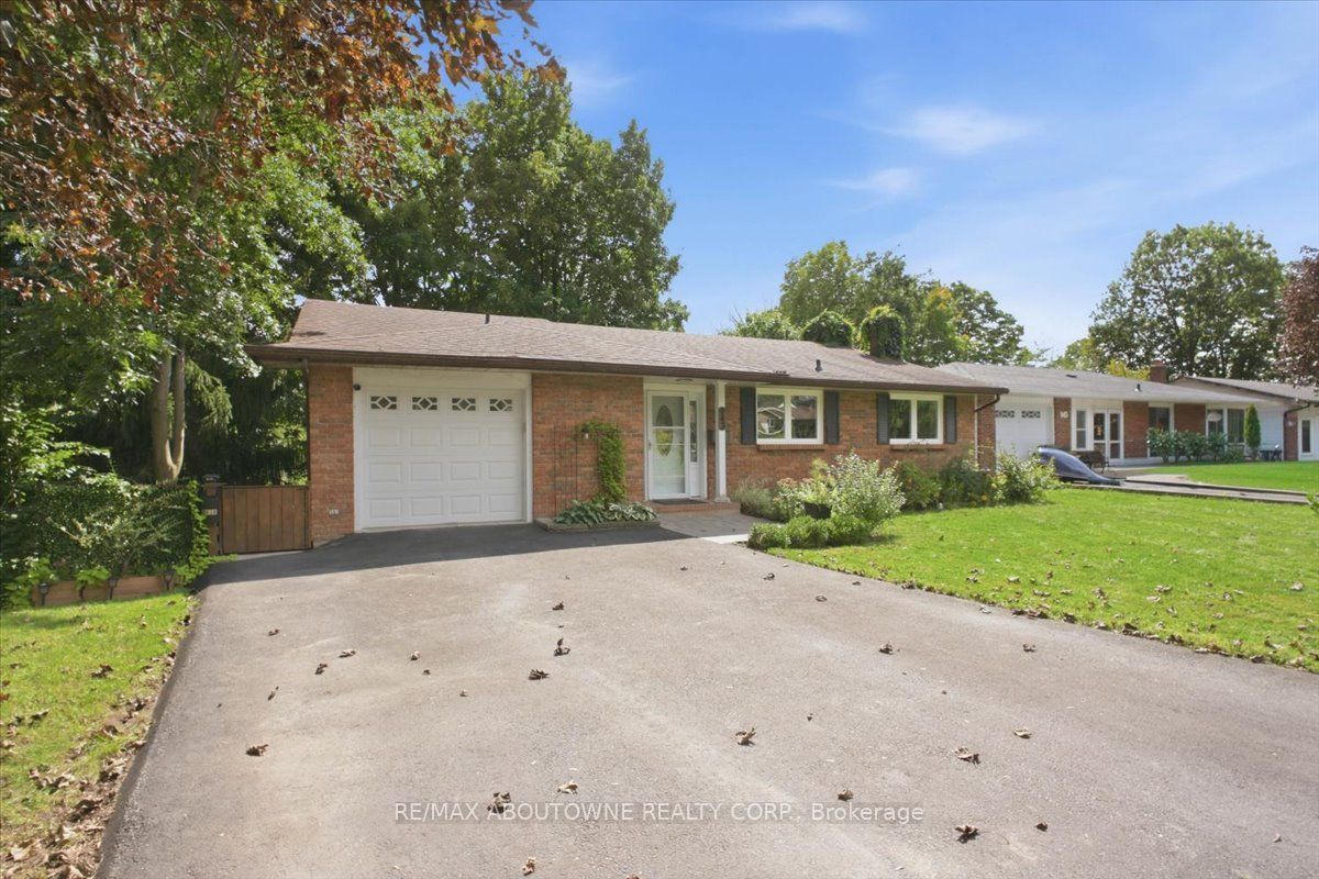 943 Mayfair Crescent, Kingston, ON K7M 5S5