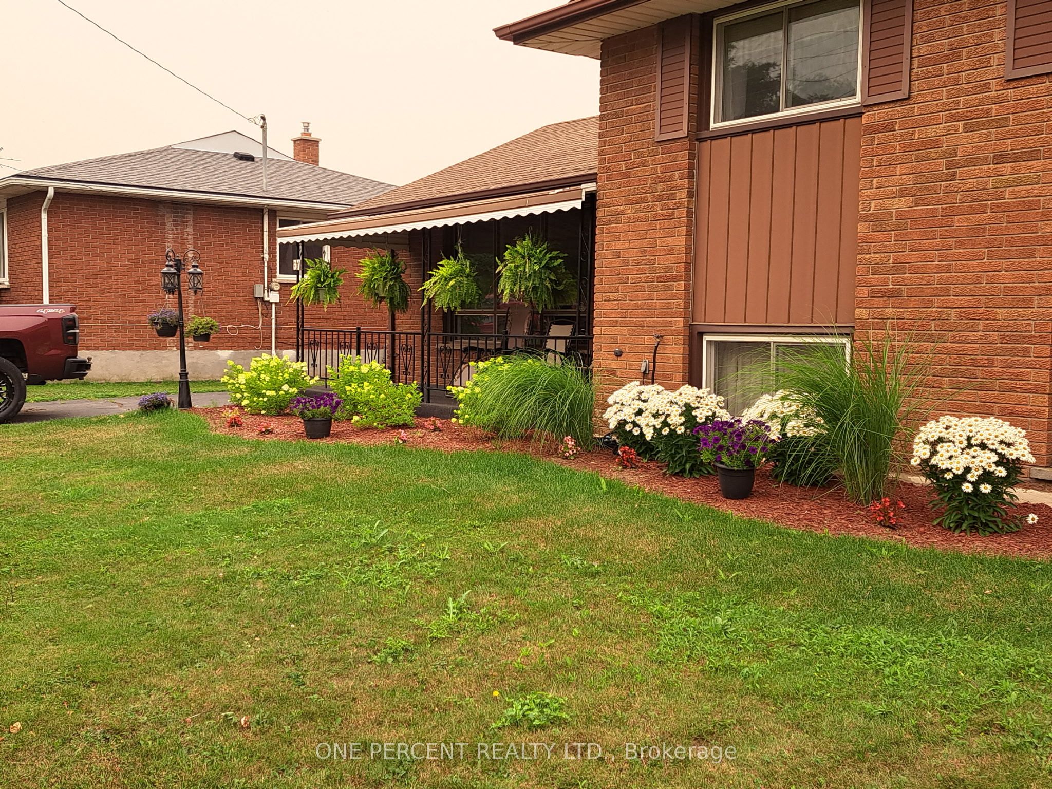 37 Empress Avenue, Welland, ON L3B 1K6 photo 2