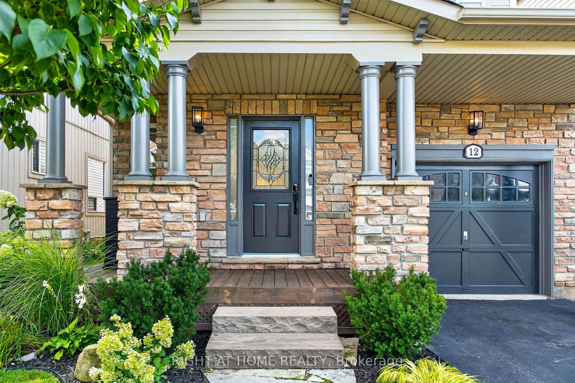12 Fiddlehead Crescent, Hamilton, ON L8B 0X8 photo 2