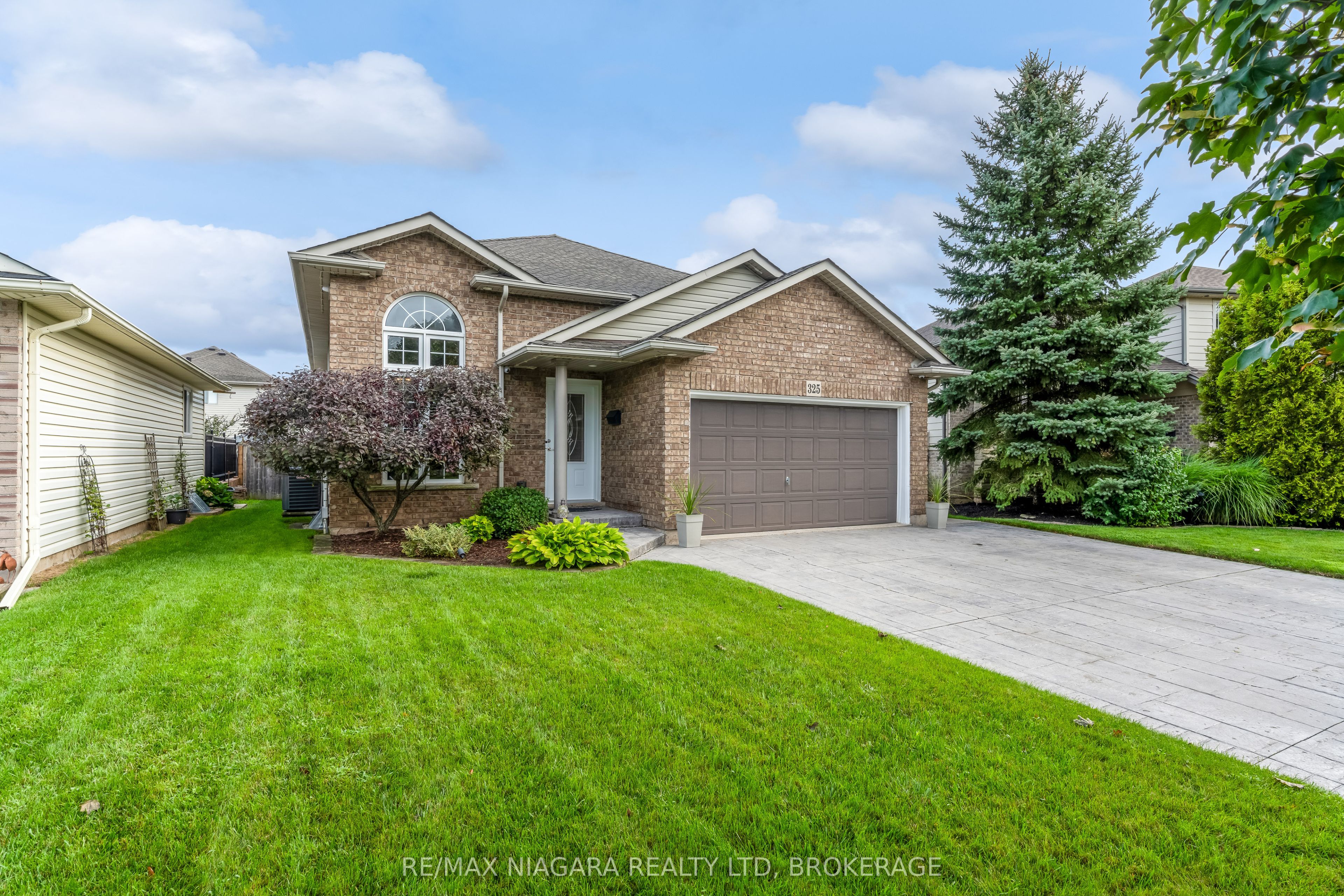 325 Lea Crescent, Welland, ON L3C 7J8
