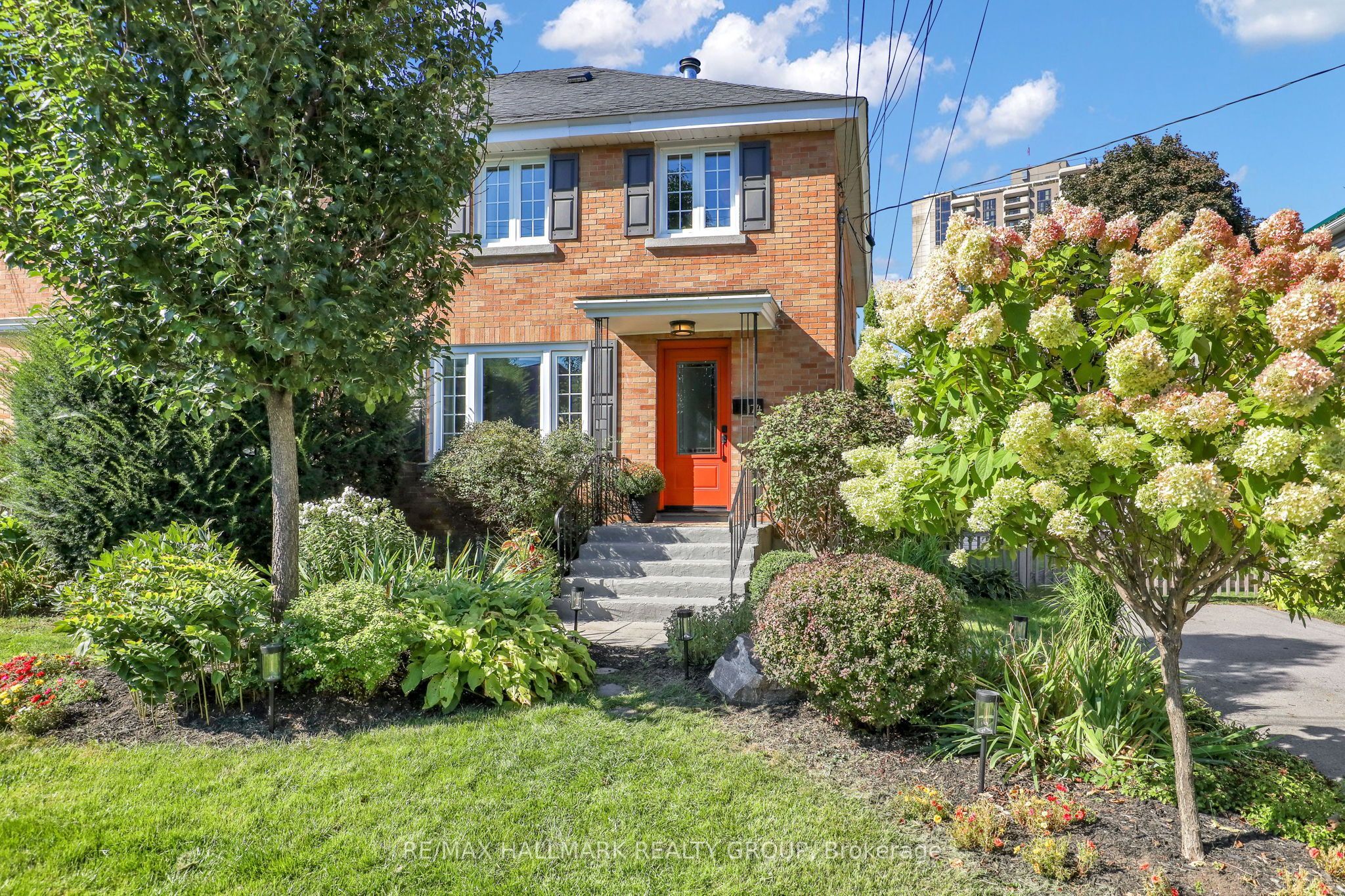 174 Compton Avenue, Woodroffe, ON K2B 5A7