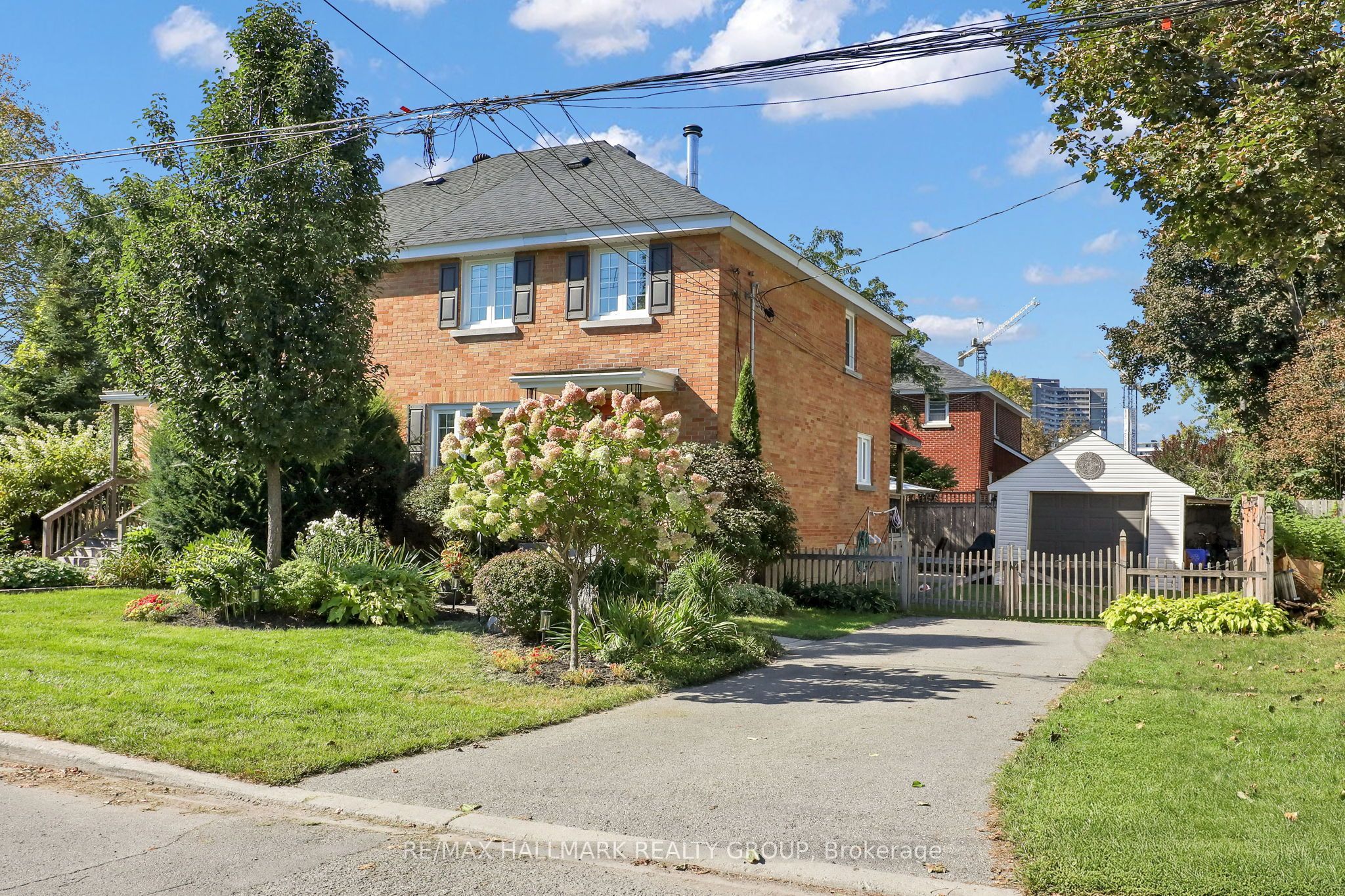 174 Compton Avenue, Woodroffe, ON K2B 5A7 photo 2