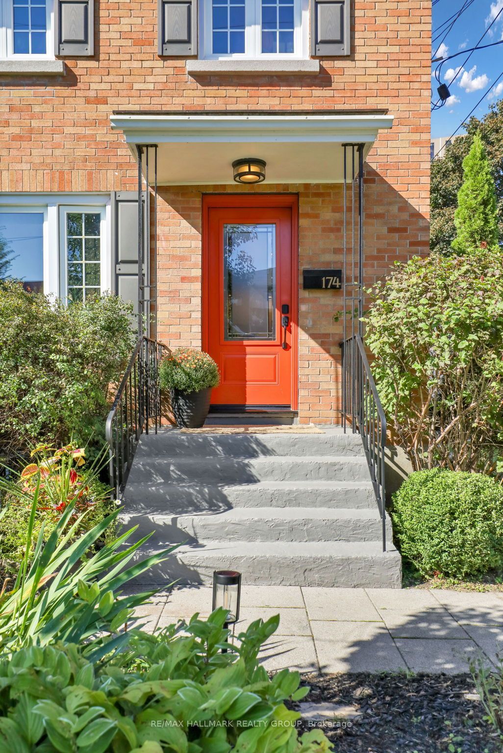 174 Compton Avenue, Woodroffe, ON K2B 5A7 photo 3