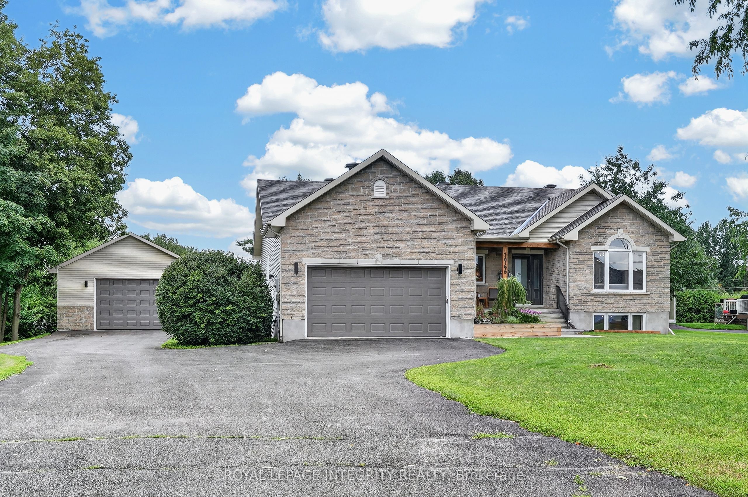 1946 Farisita Drive, Orleans - Cumberland and Area, ON K0A 3H0 photo 3