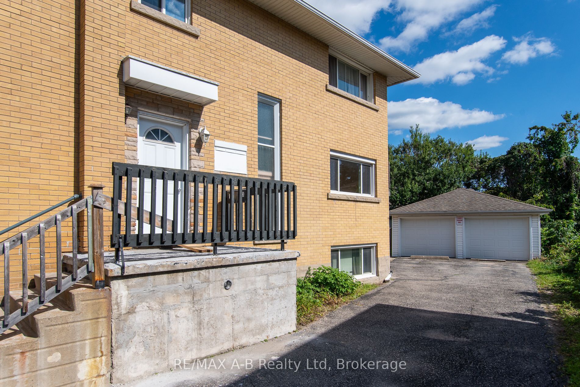 727 FREDERICK Street, Kitchener, ON N2B 2B3 photo 2