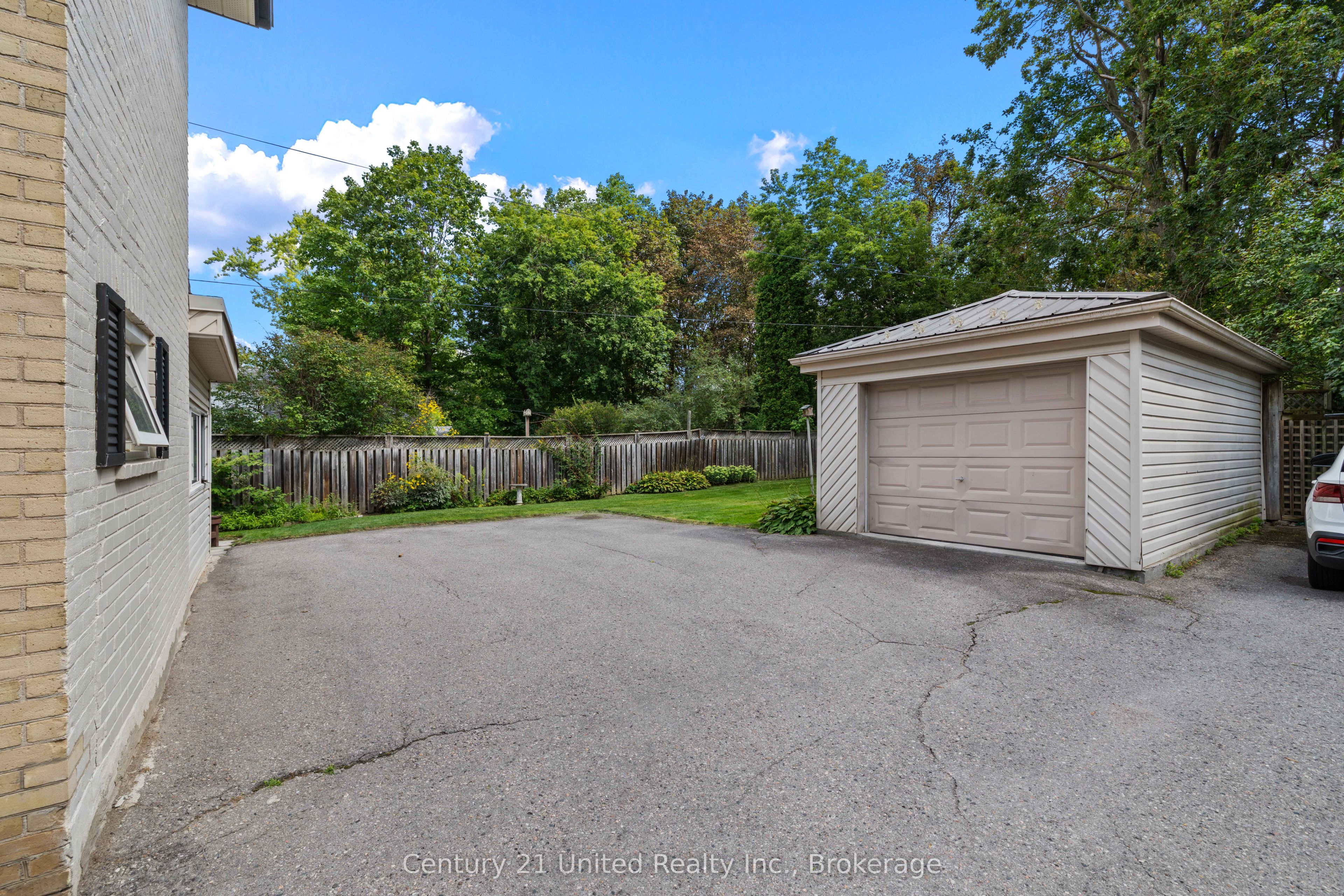577 Homewood Avenue, Peterborough, ON K9J 4V9 photo 4