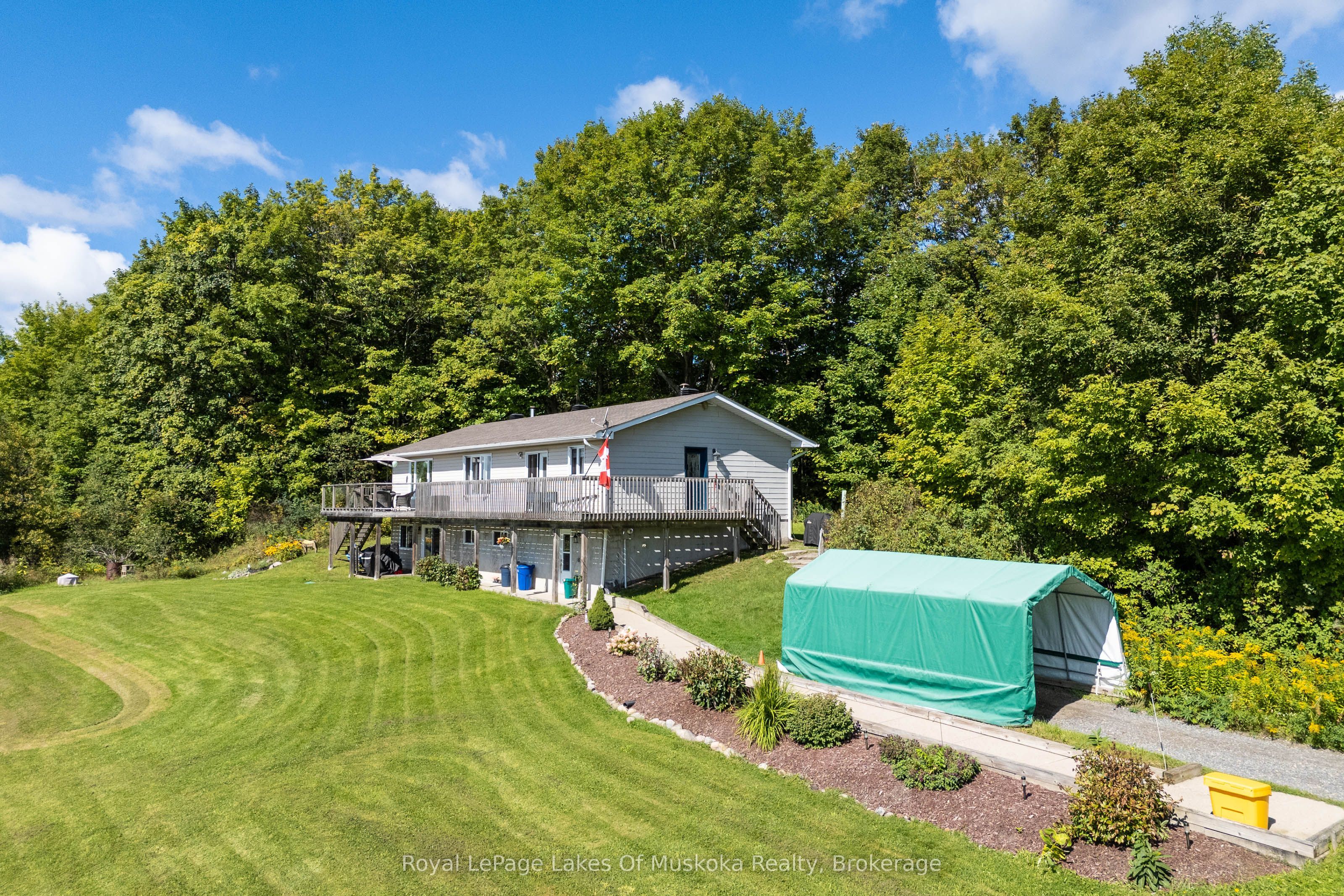 382 60 Highway, Huntsville, ON P1H 1B6