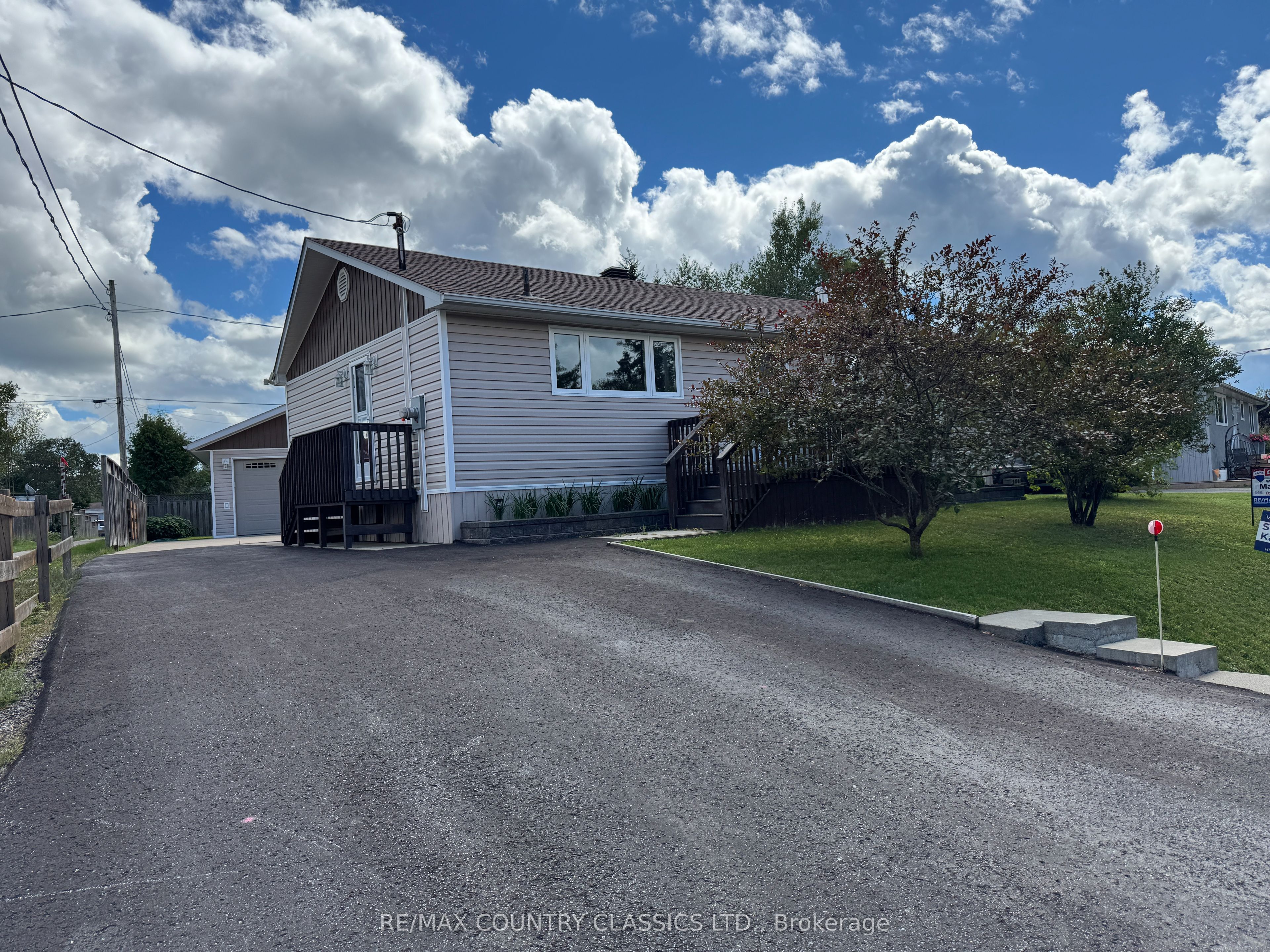 89 Sprucedale Street, Highlands East, ON K0L 1M0 photo 2