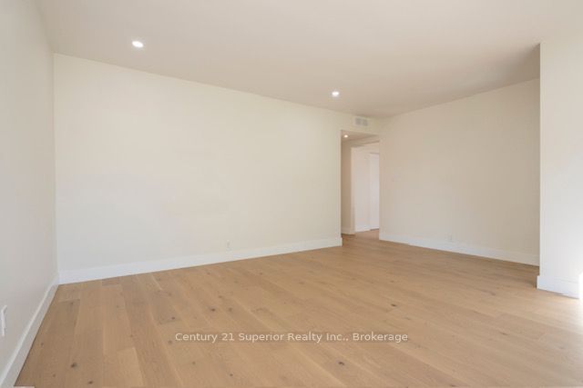 2011 Murray Avenue, Thunder Bay, ON P7E 5B2 photo 3