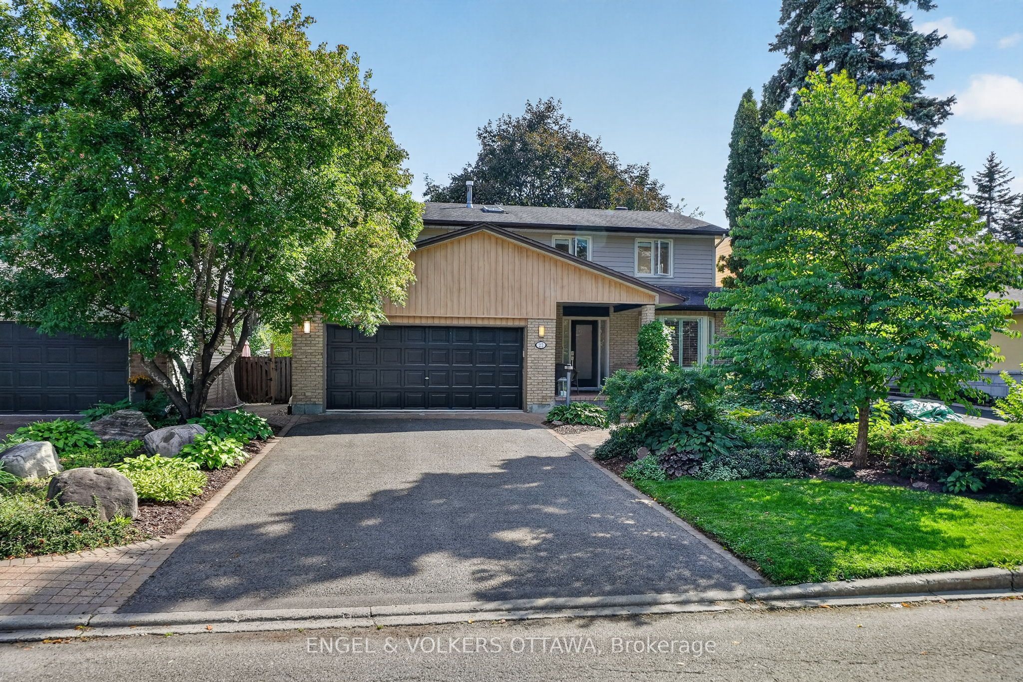 22 Lynhurst Avenue, Billings Bridge - Riverside Park and Area, ON K1V 9W7