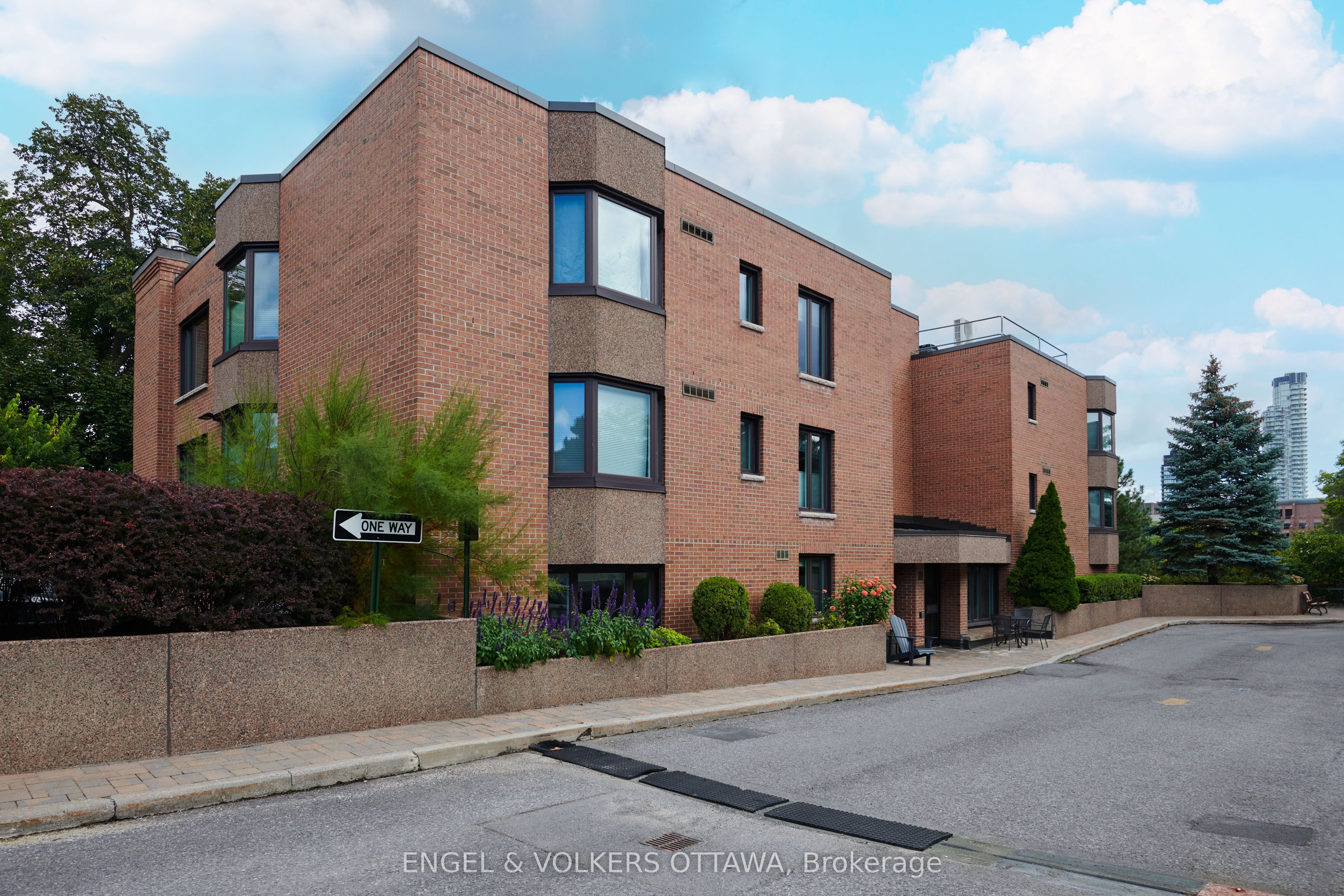 257 Botanica Private 40, Dows Lake - Civic Hospital and Area, ON K1Y 4P8