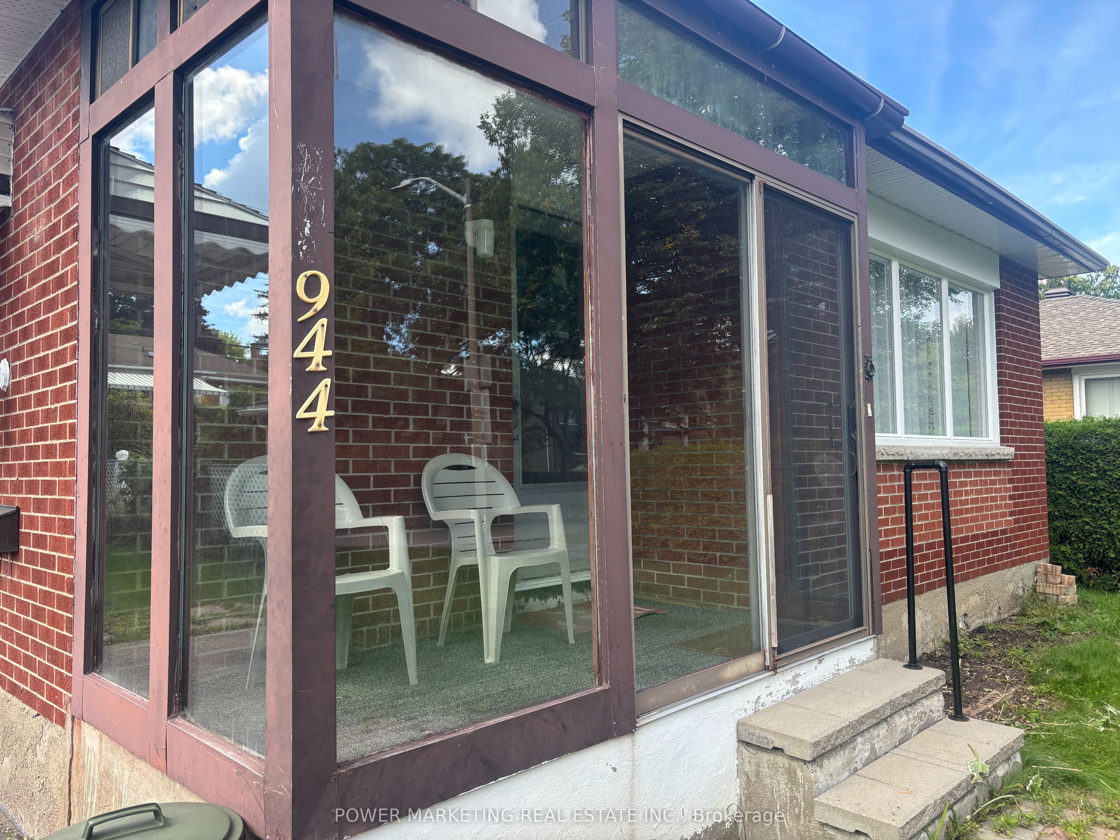 944 Eve Street, Overbrook - Castleheights and Area, ON K1K 3R4 photo 3