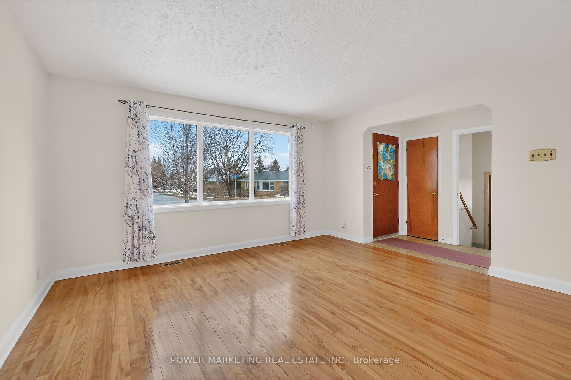 944 Eve Street, Overbrook - Castleheights and Area, ON K1K 3R4 photo 5