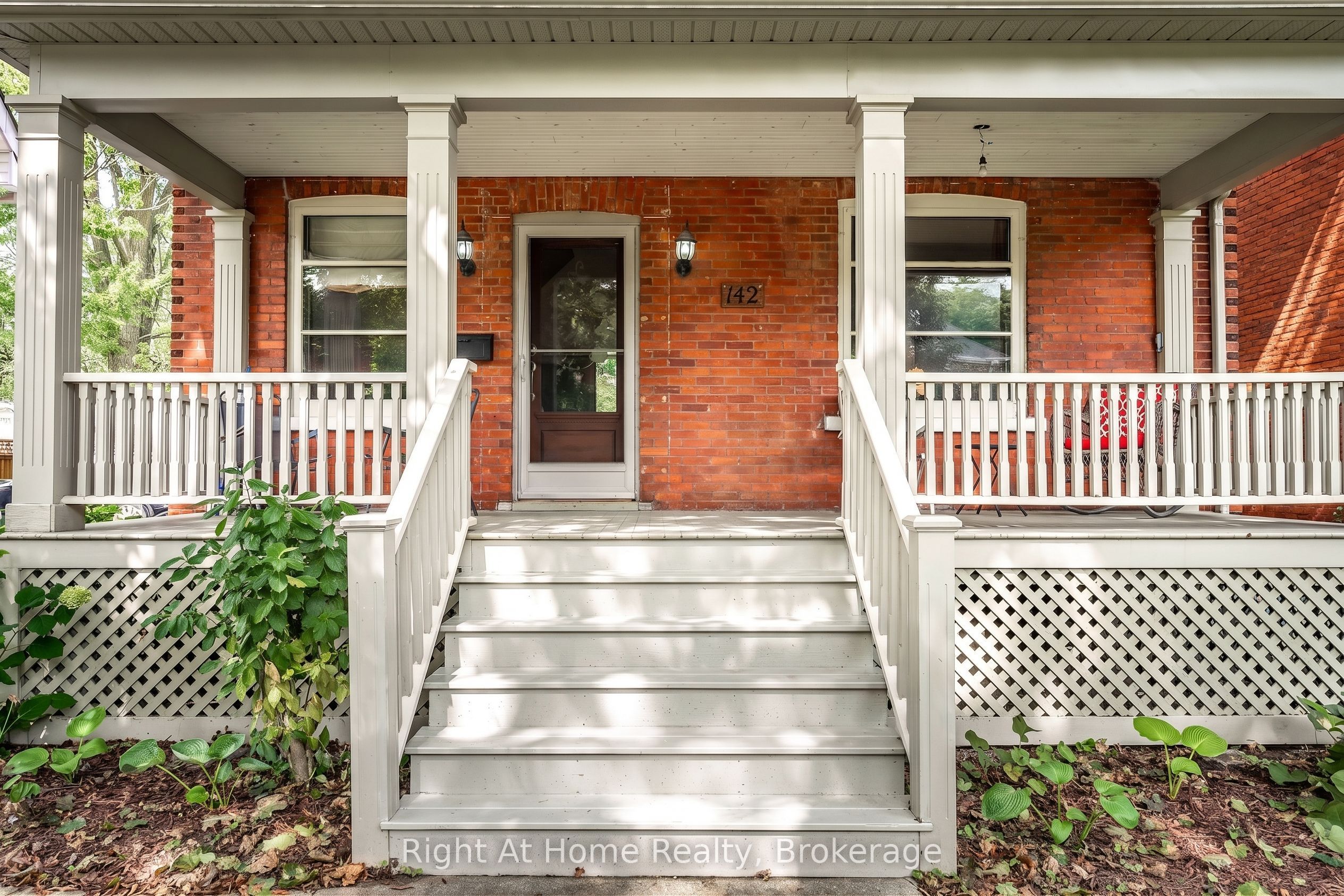 142 Elizabeth Street, Stratford, ON N5A 4Z3 photo 2