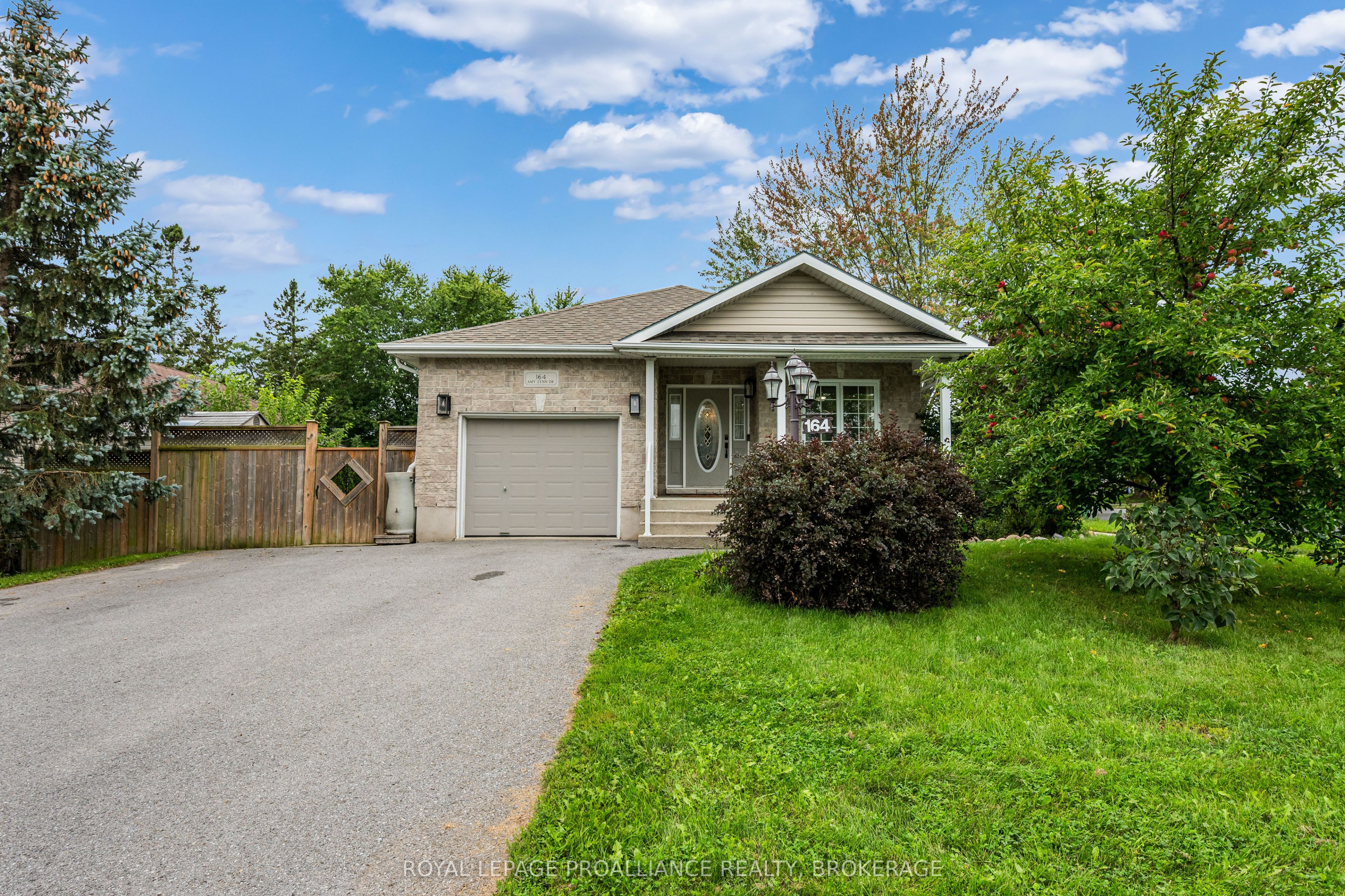 164 Amy Lynn Drive, Loyalist, ON K7N 2A2 photo 2