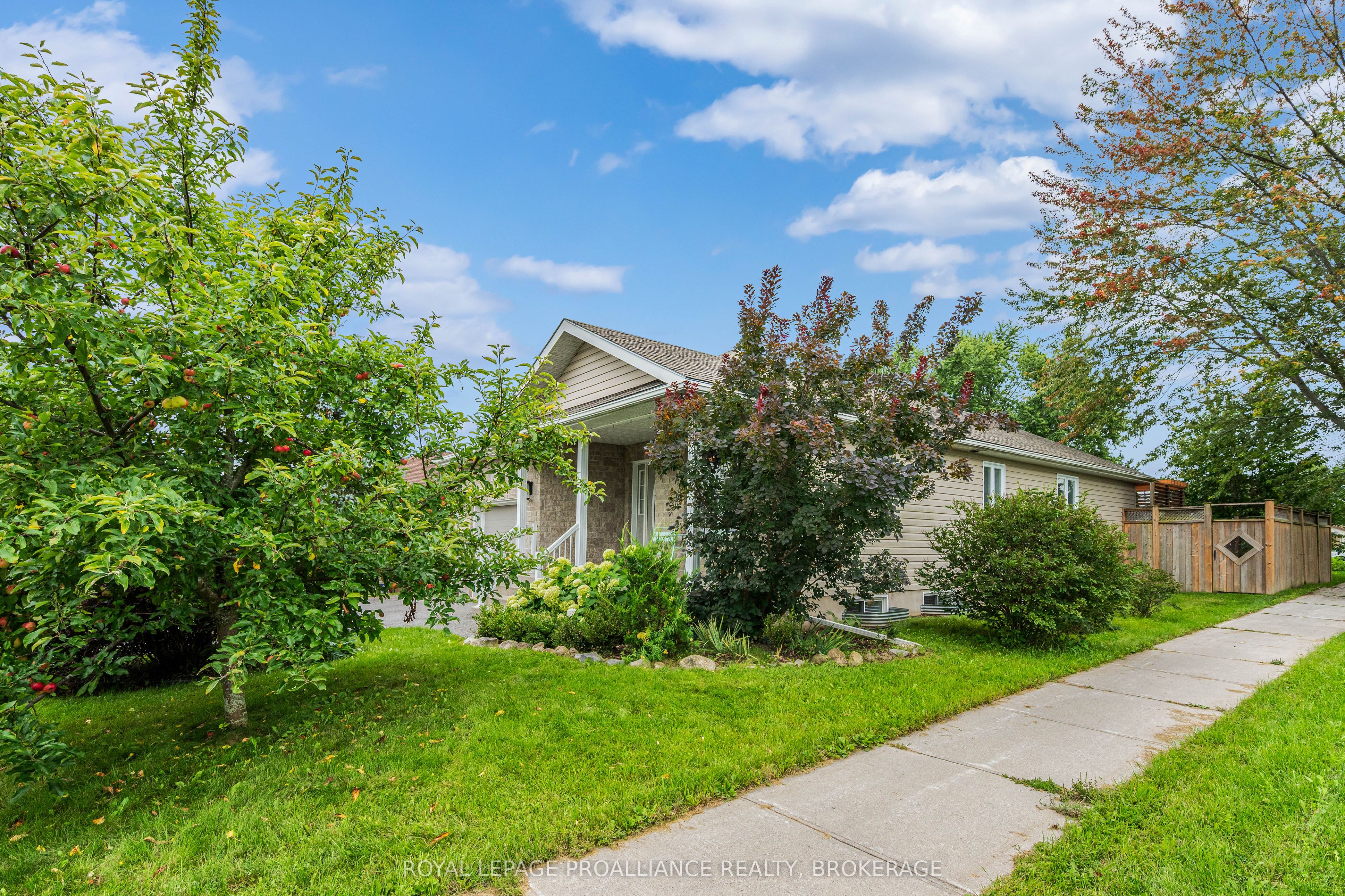 164 Amy Lynn Drive, Loyalist, ON K7N 2A2 photo 3