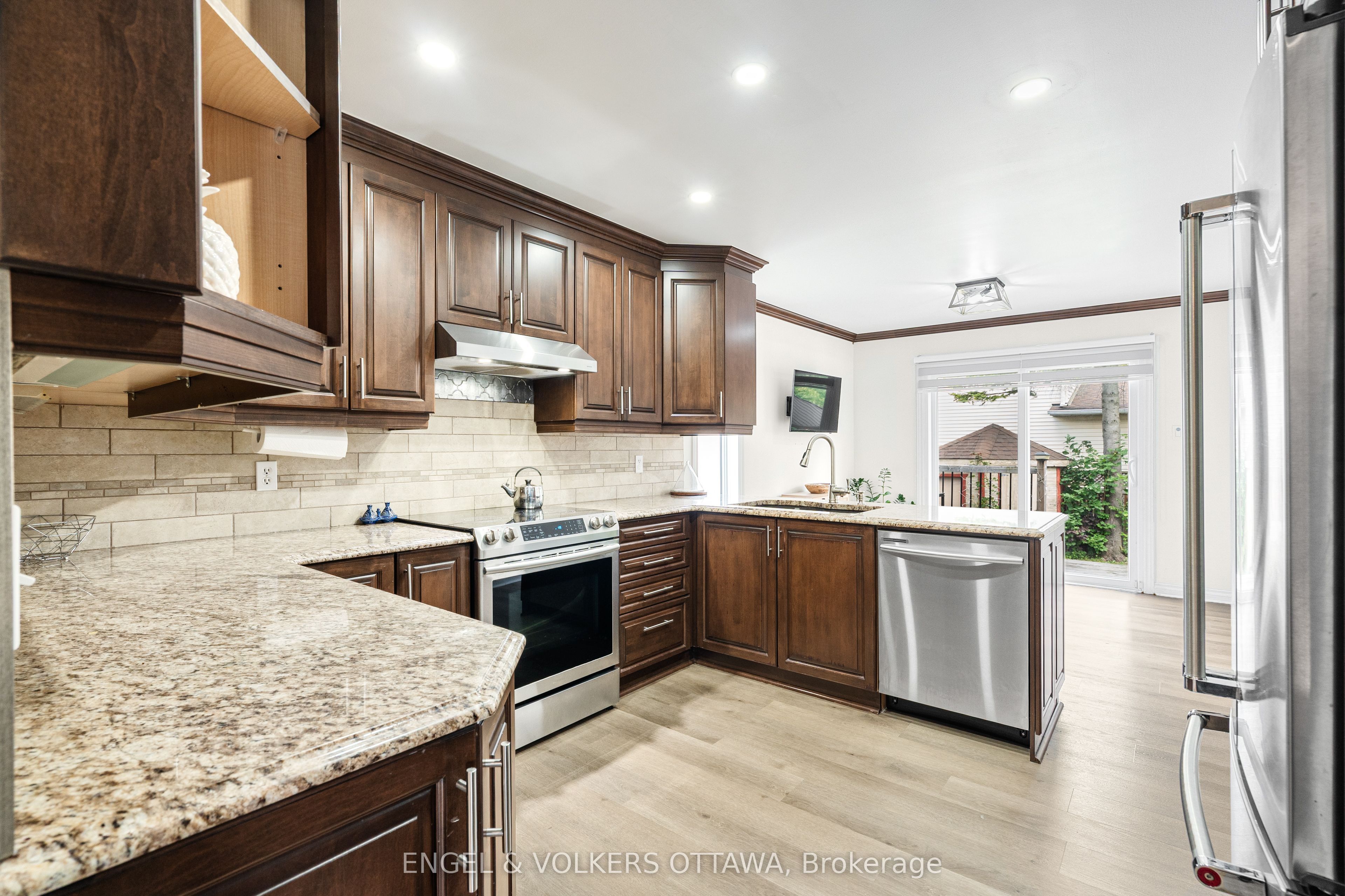 6529 Tooney Drive, Orleans - Convent Glen and Area, ON K1C 7G9 photo 5