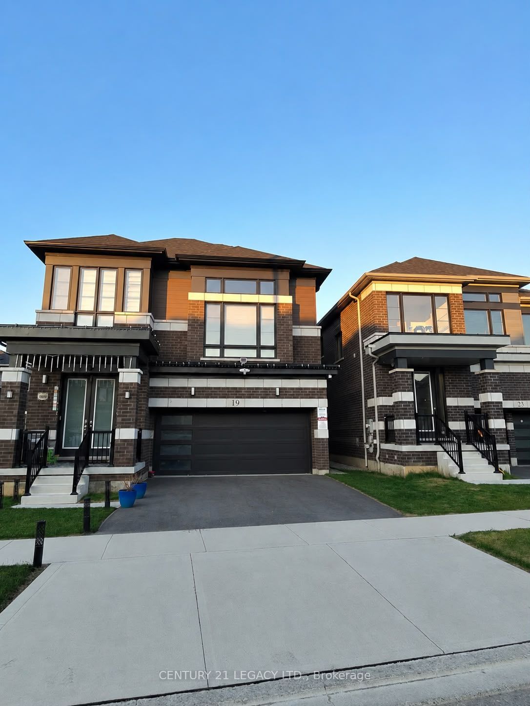 19 LANGRIDGE Way, Cambridge, ON N1S 0E3