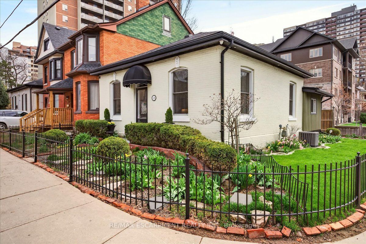 139 Queen Street S, Hamilton, ON L8P 3S3 photo 2