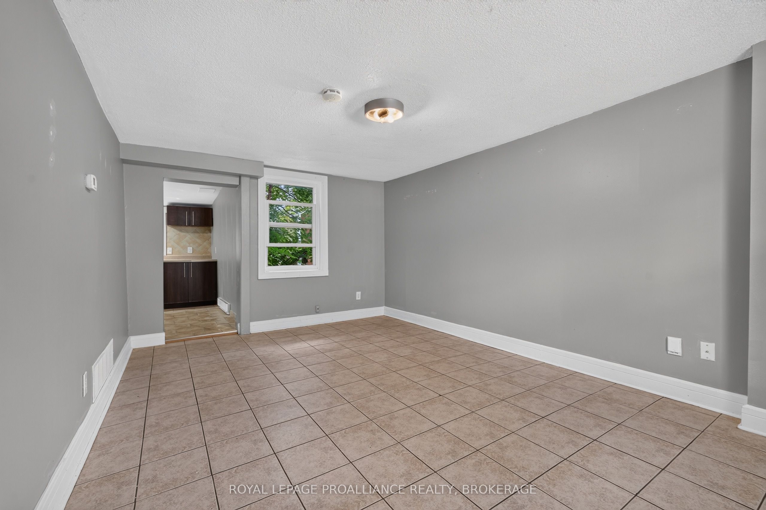 196 York Street, Kingston, ON K7K 1R4 photo 3