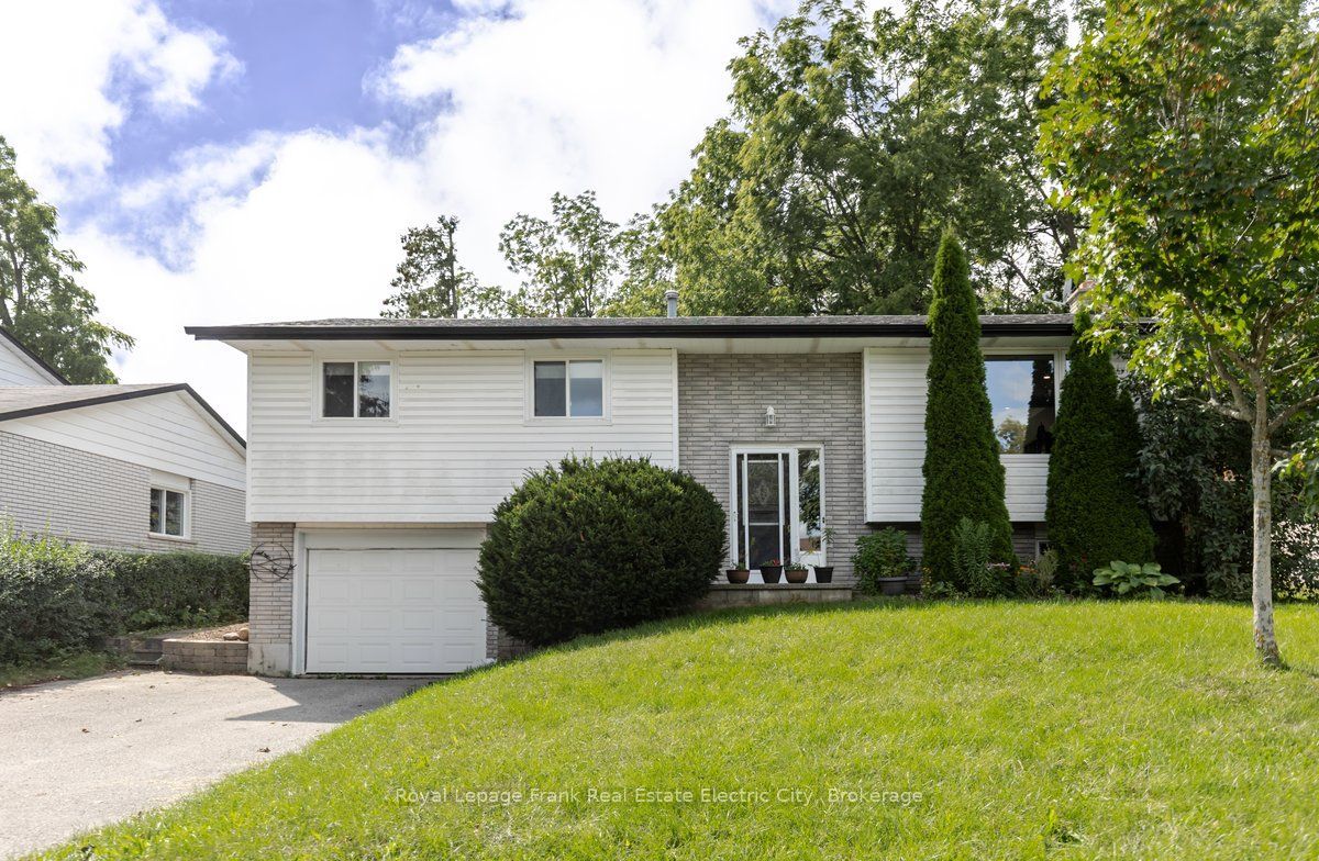 931 Golfview Road, Peterborough, ON K9J 7W2