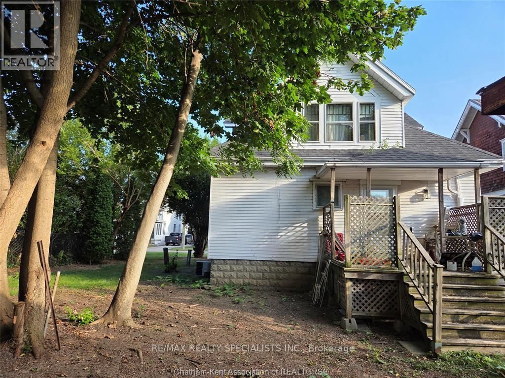 24 Stanley Avenue, Chatham-Kent, ON N7M 3J2 photo 2