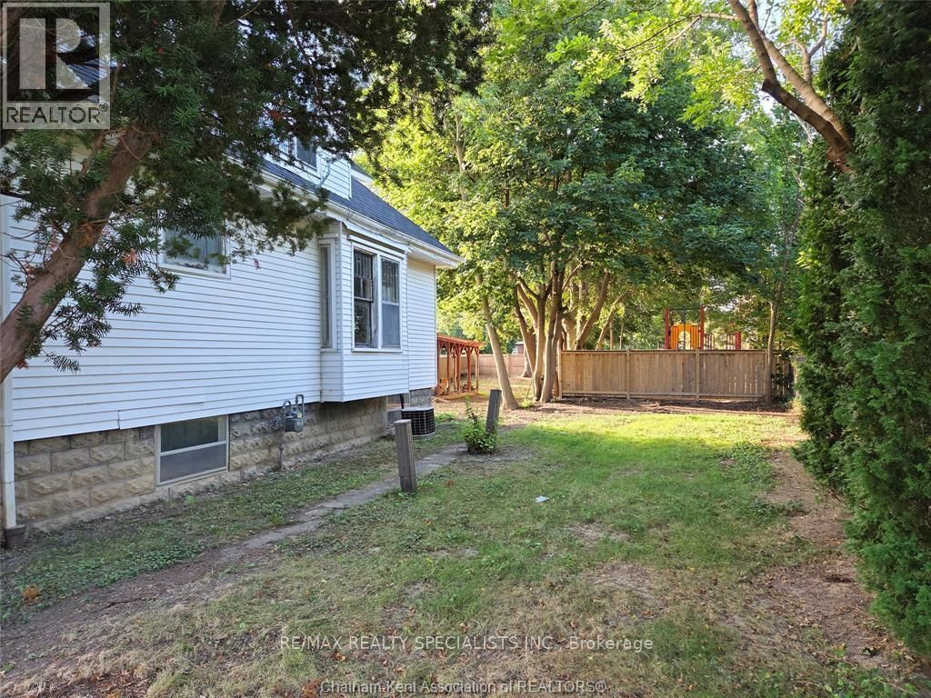 24 Stanley Avenue, Chatham-Kent, ON N7M 3J2 photo 3