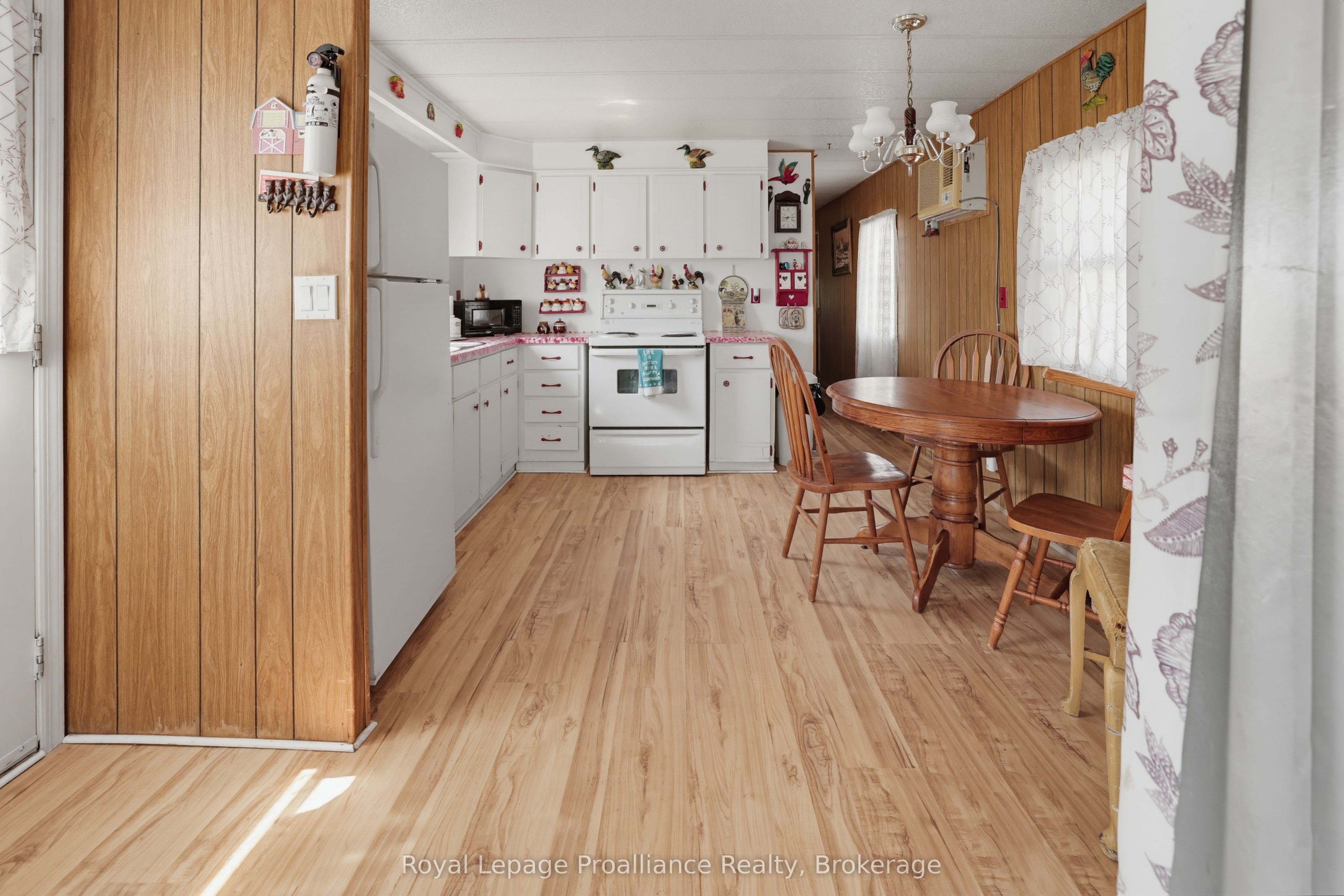 5 Kenneth Boulevard, Quinte West, ON K8N 4Z3 photo 3