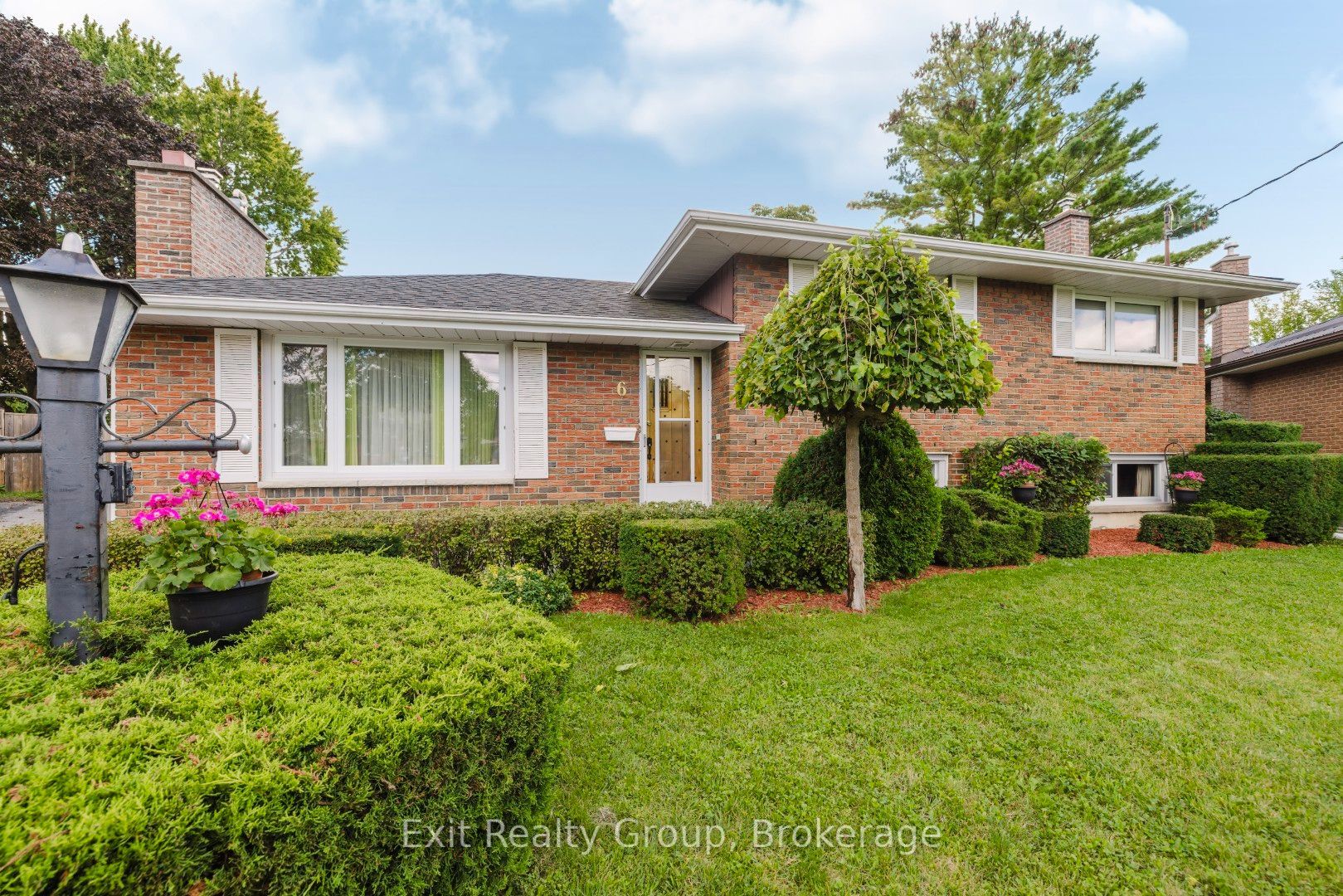 6 Ernest Court, Belleville, ON K8P 4H7
