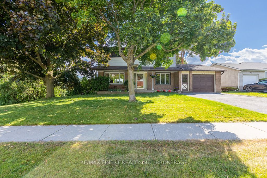 1043 Lincoln Drive, Kingston, ON K7M 4Z3