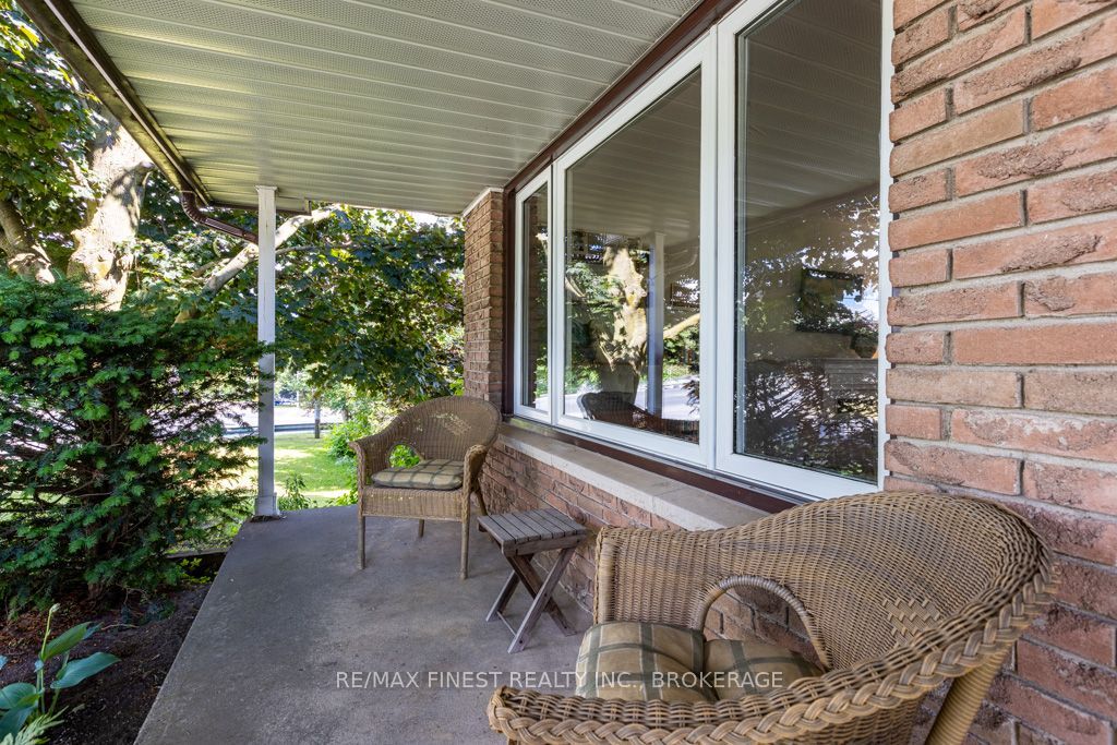 1043 Lincoln Drive, Kingston, ON K7M 4Z3 photo 3