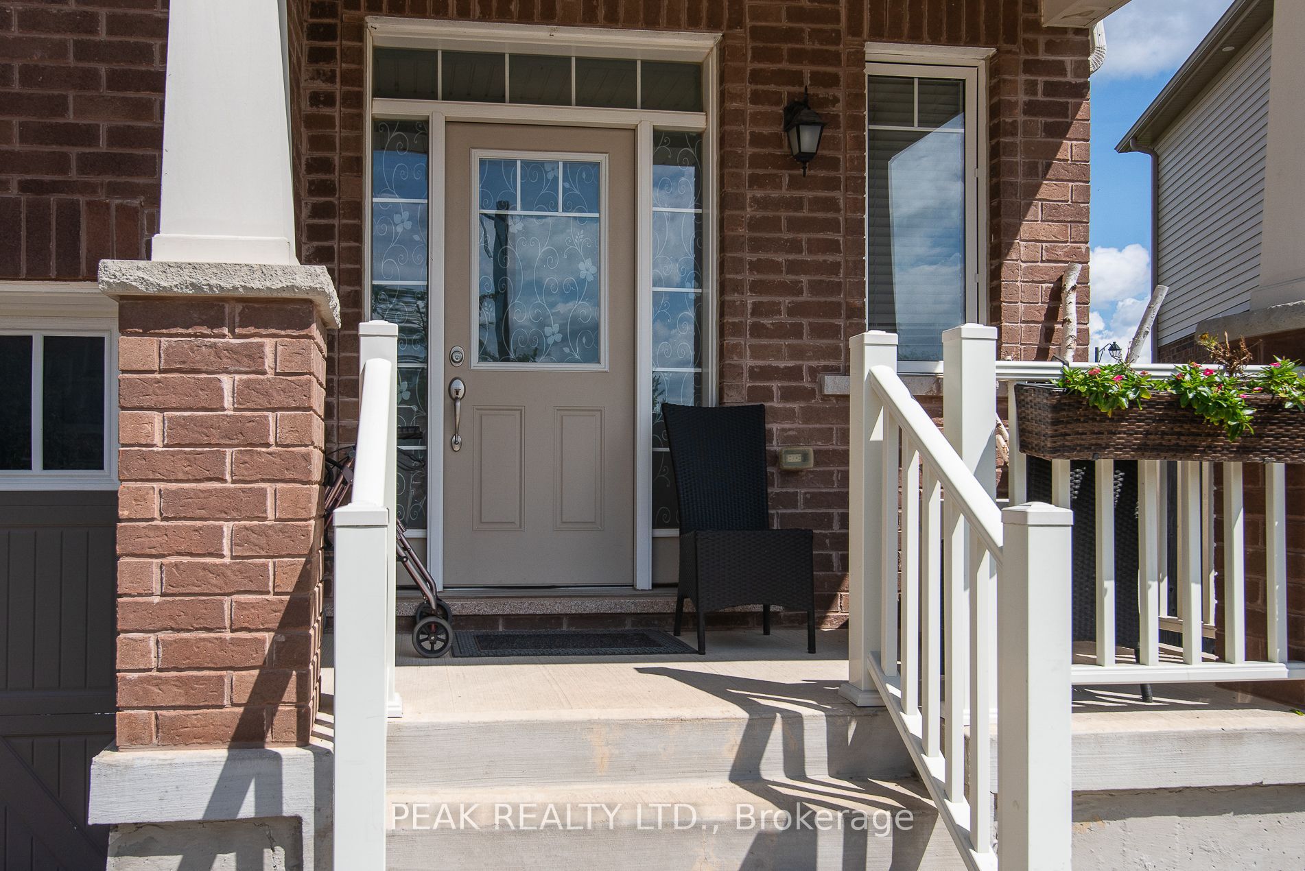 330 Grovehill Crescent, Kitchener, ON N2R 0K2 photo 2